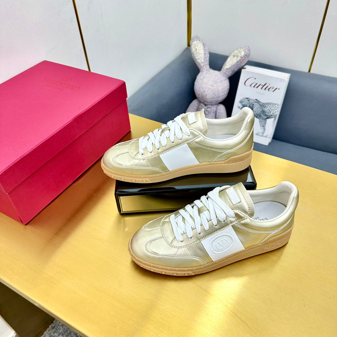 VT 26s Upvillage Sneakers Gold White Suede Leather 927023