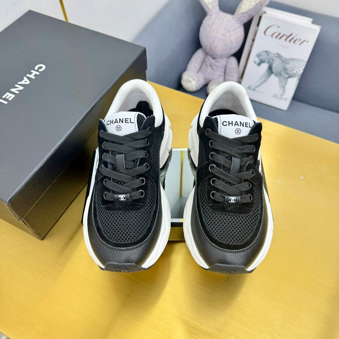 SNEAKER IN BLACK WITH WHITE LOGO CALFSKIN AND MESH