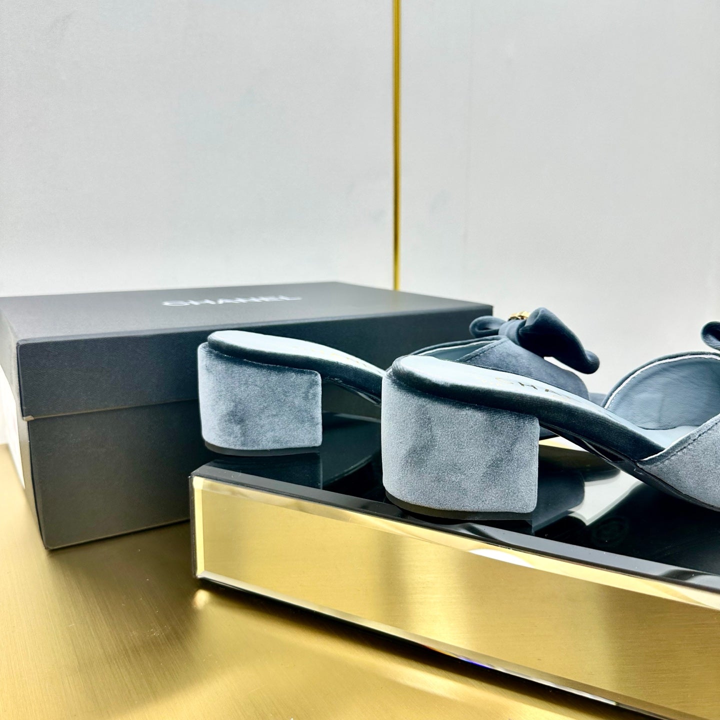 cc 25 bow mule sandal 50mm blue velvet 238474