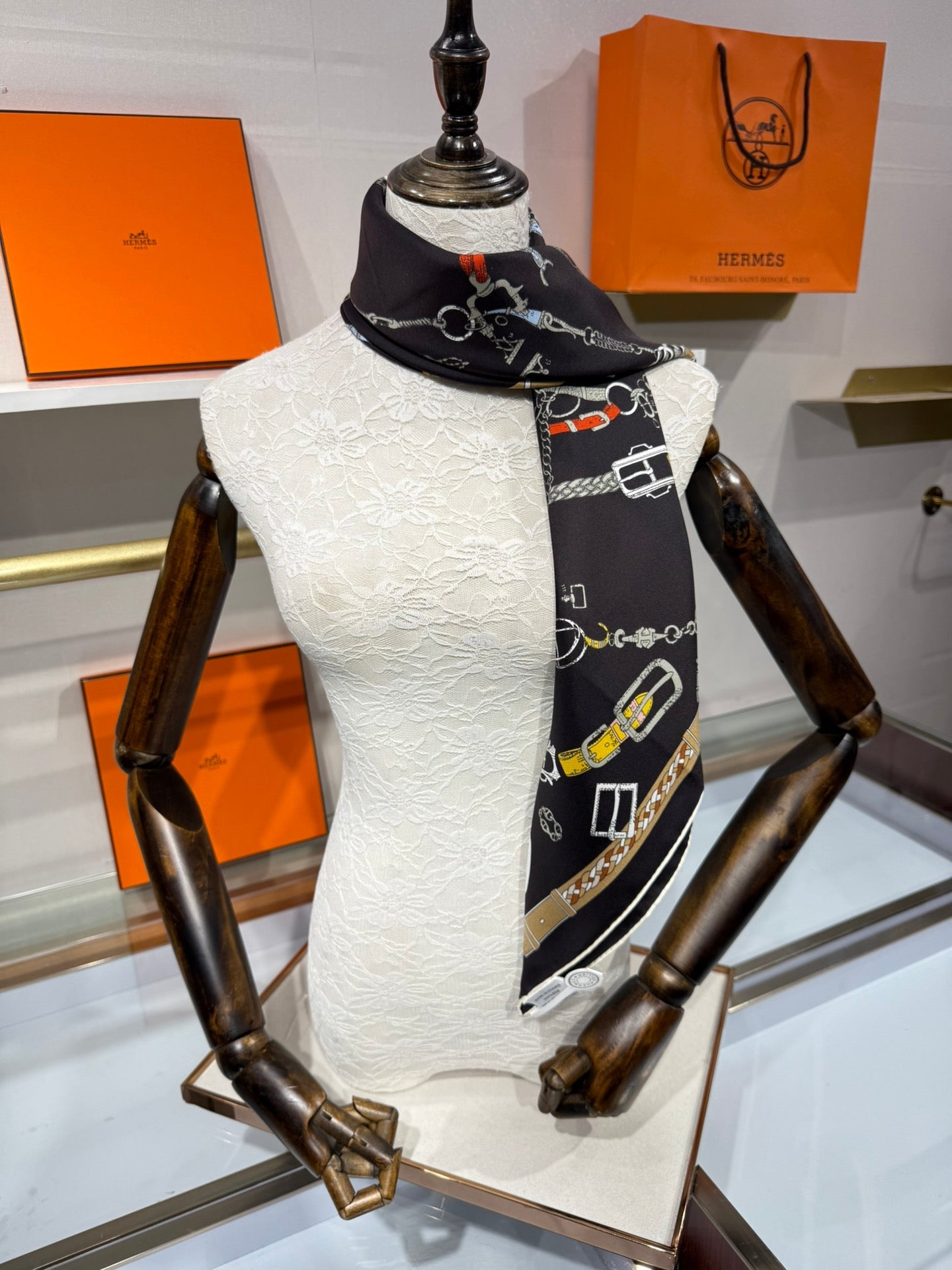 HM Les Chevaux Scarf 90x90 Black Colorful Twill Silk 209505HM Les Chevaux Scarf 90x90 Black Colorful Twill Silk 209505