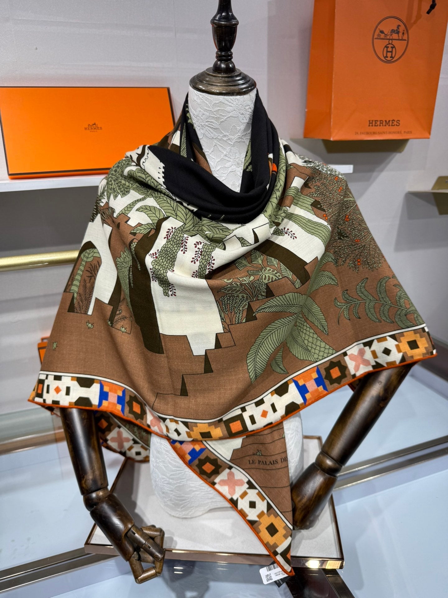 HM Le Palais Des Quatre Vents Shawl 140 Brown Colorful Silk Cashmere