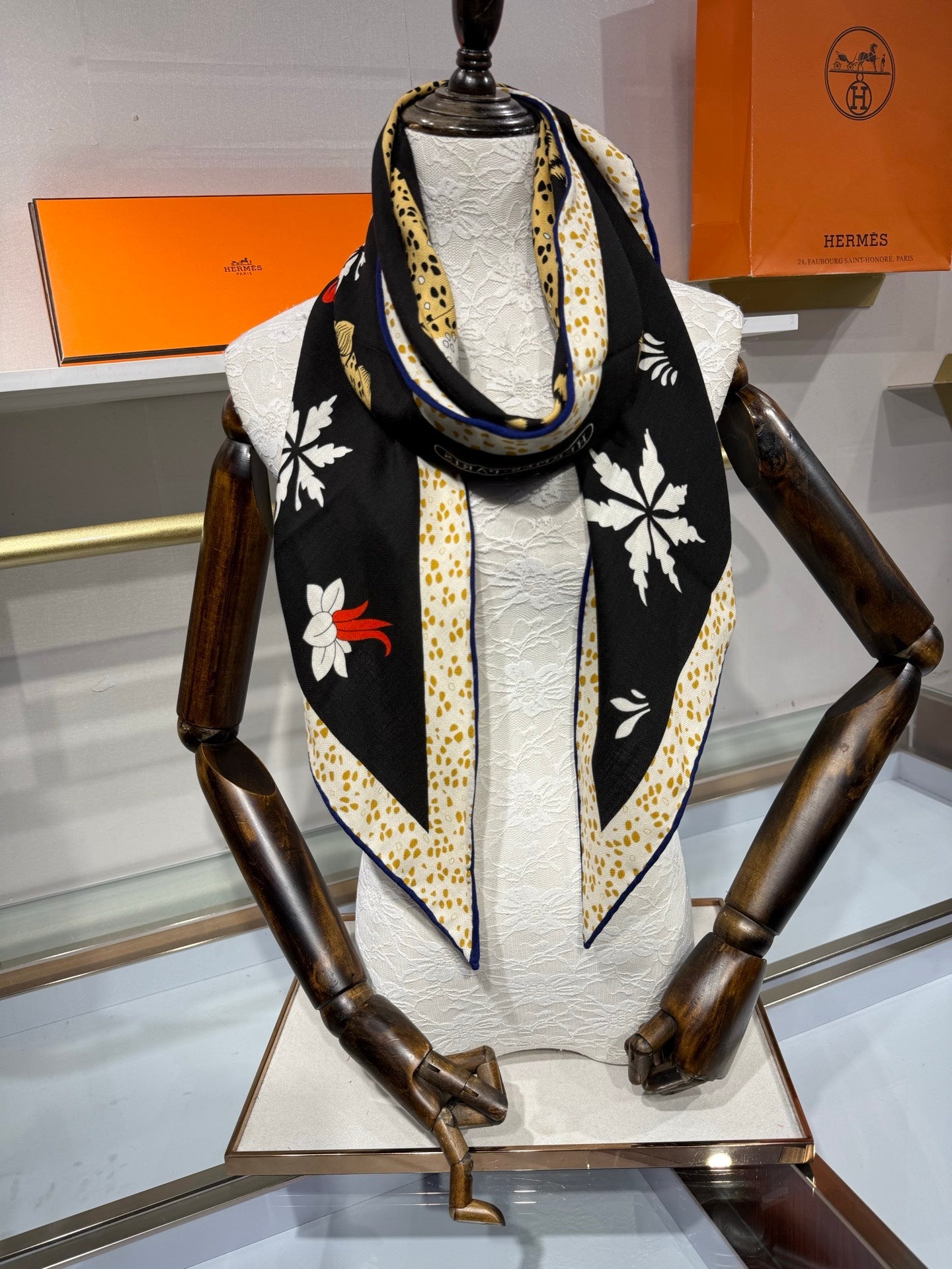 HM 26s Scarf 140 In Cashmere And Silk 216587