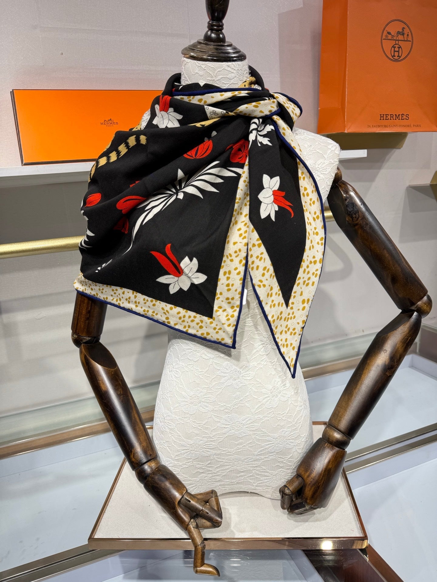 HM 26s Scarf 140 In Cashmere And Silk 216587