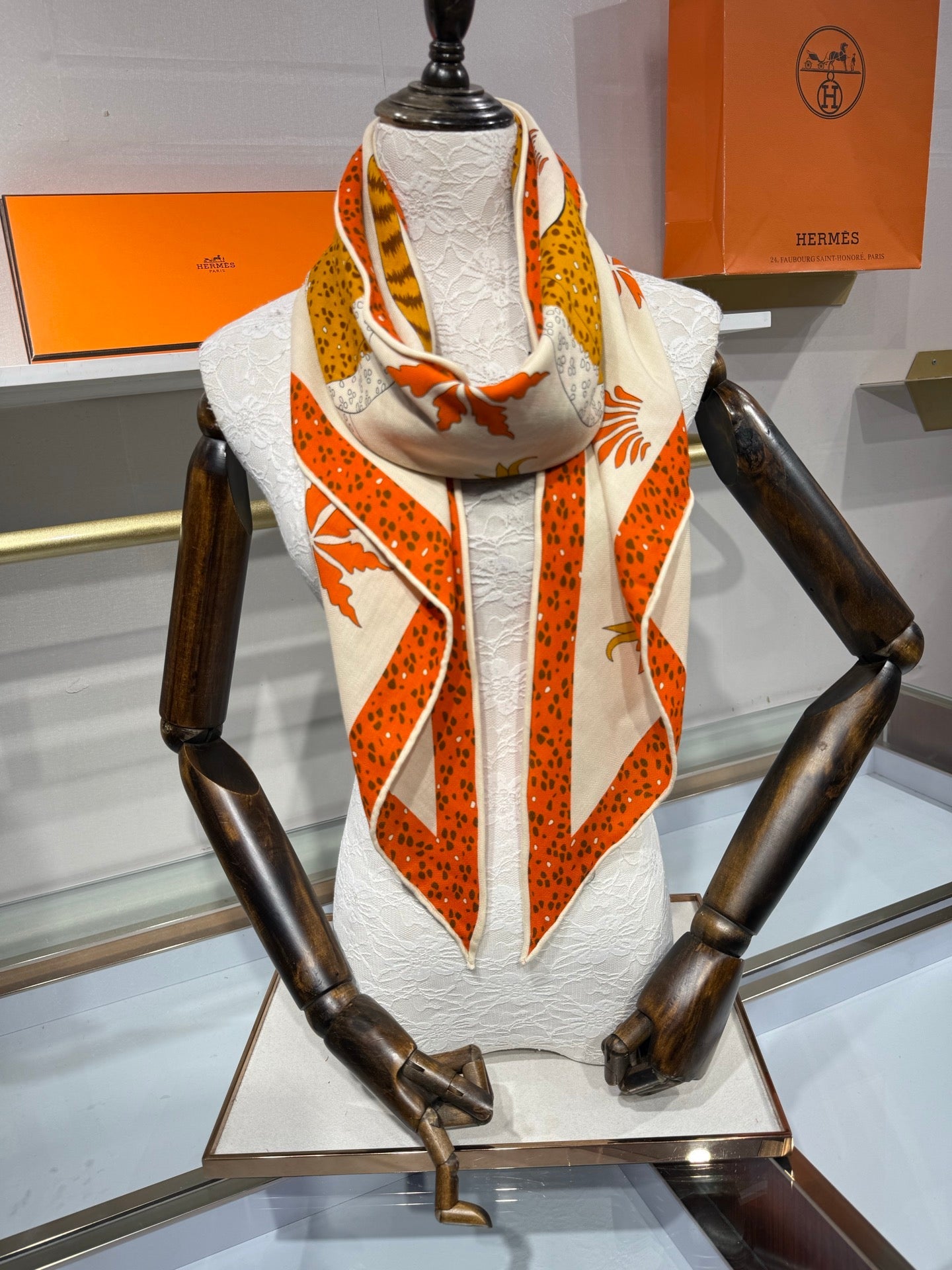 HM 26s Scarf 140 In Cashmere And Silk 216591