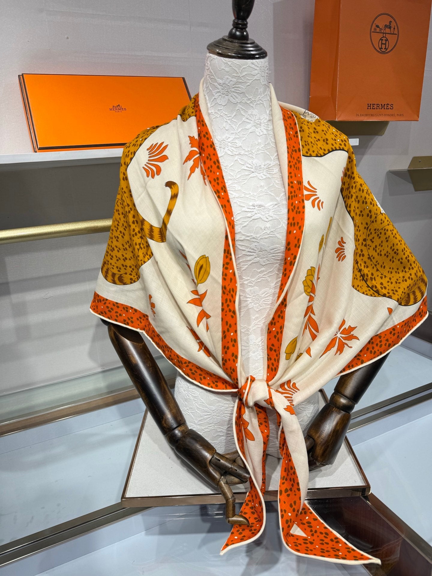 HM 26s Scarf 140 In Cashmere And Silk 216591