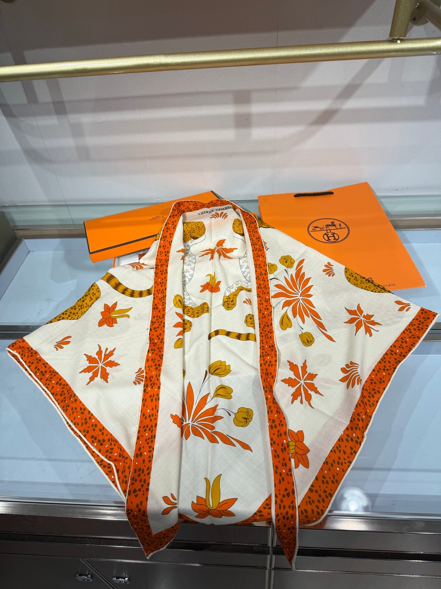 HM 26s Scarf 140 In Cashmere And Silk 216591