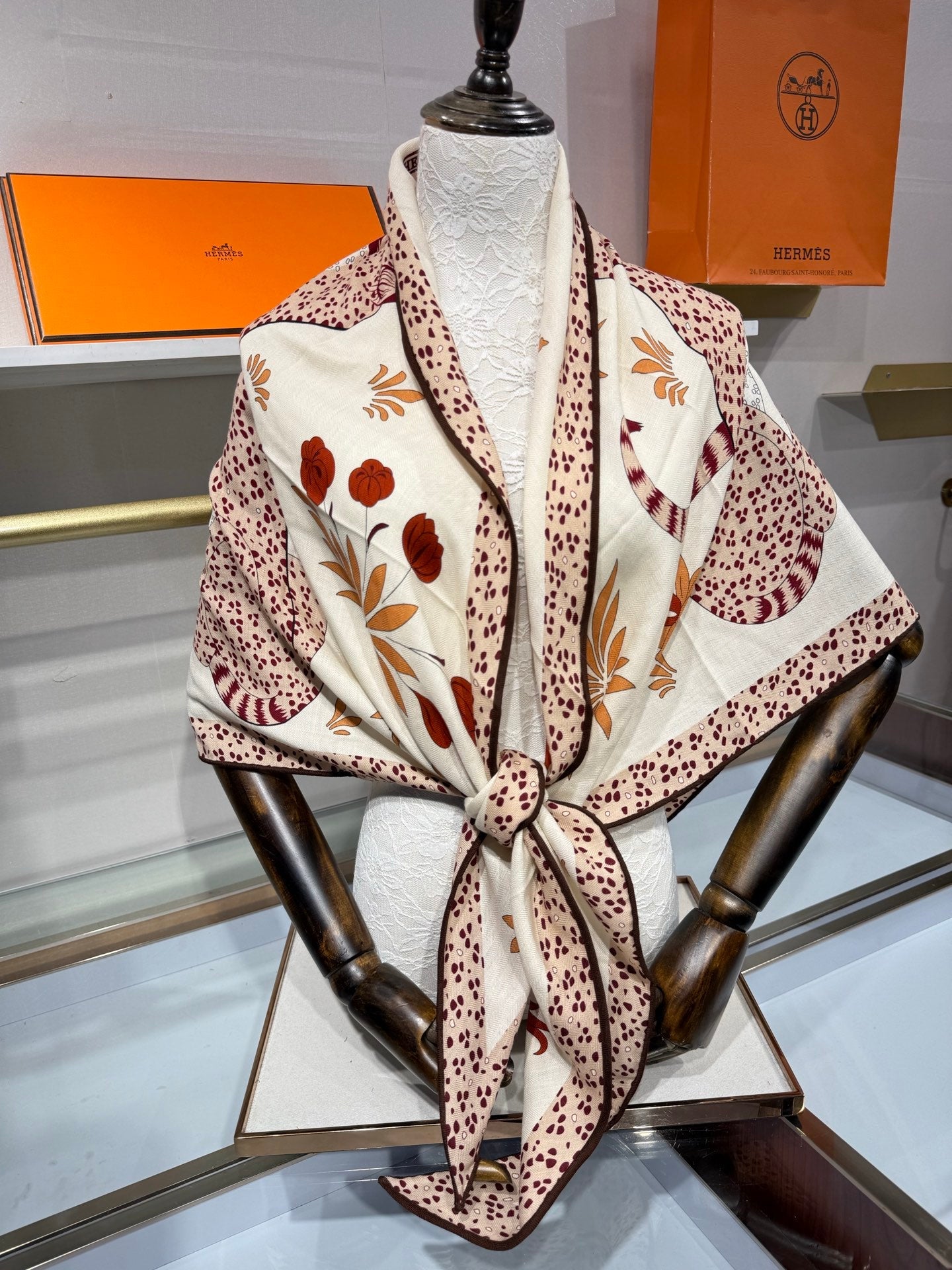 HM 26s Scarf 140 In Cashmere And Silk 216593