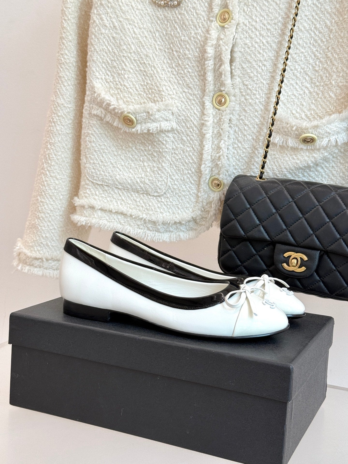 Chanel 25 Bowknot Ballet Flat White Black Sheepskin 473065