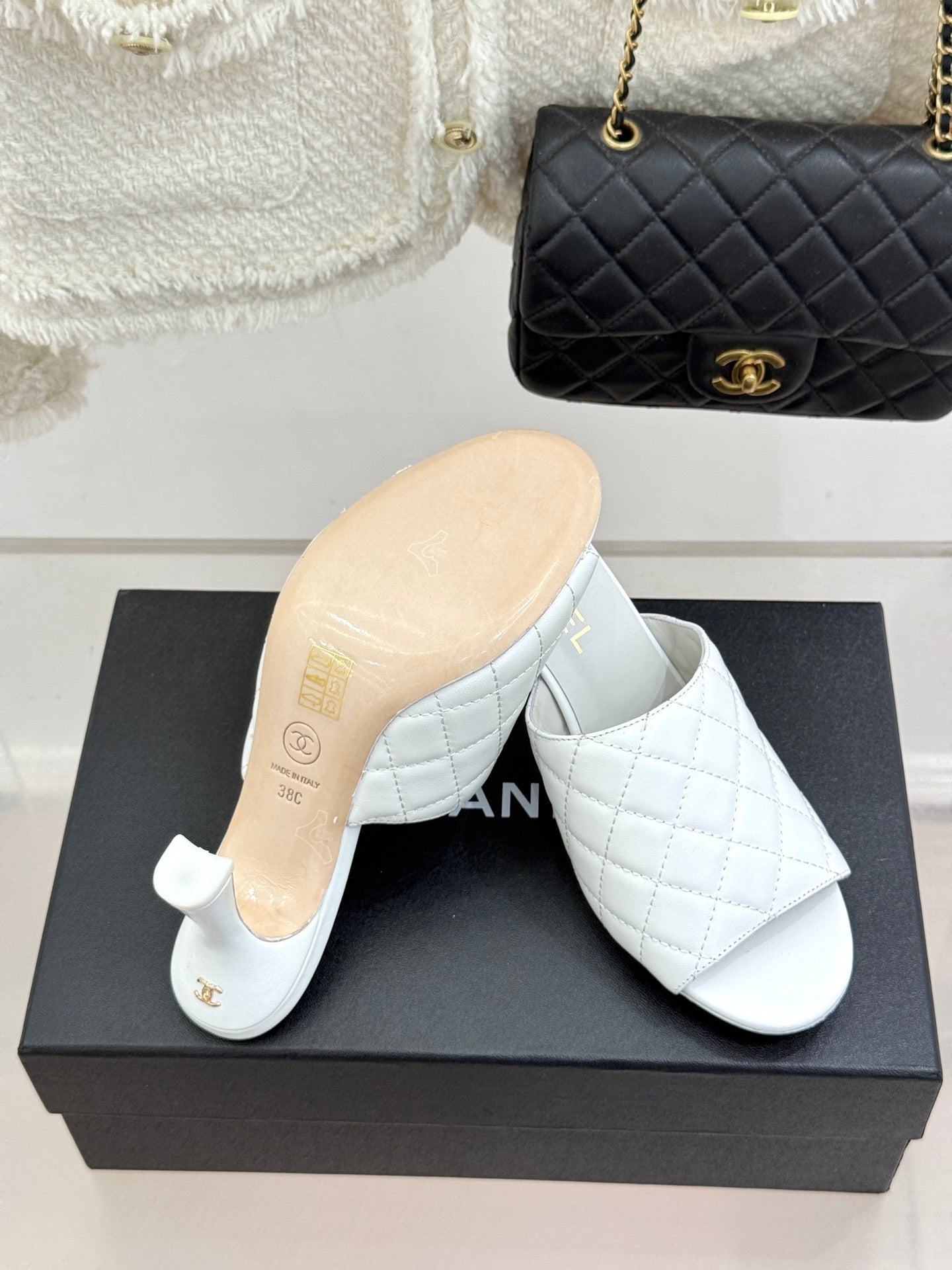 CC 26s High-Heeled Sandals White Diamond-Patterned Leather 920300