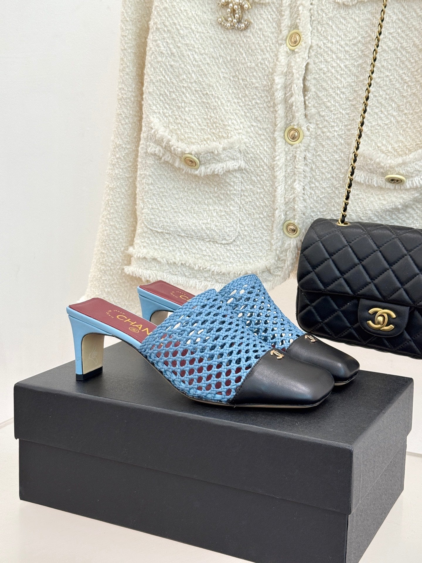 CC 26s Square-Toe Sandals Black Blue Distinct Woven 887978