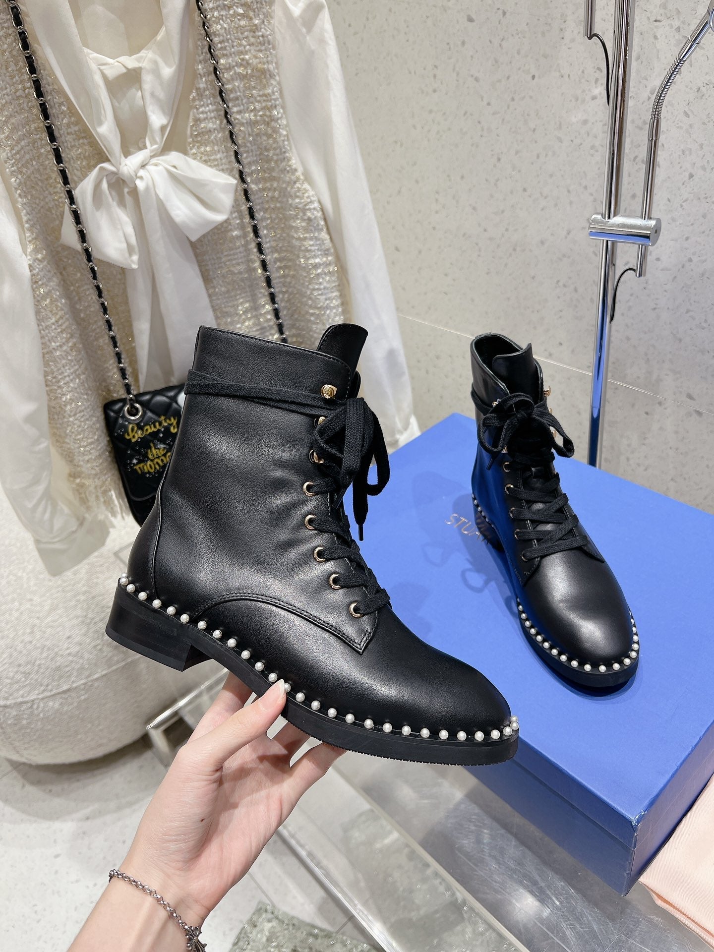 SW  Mckenzee Boot with Pearl Chain Black Leather 554361