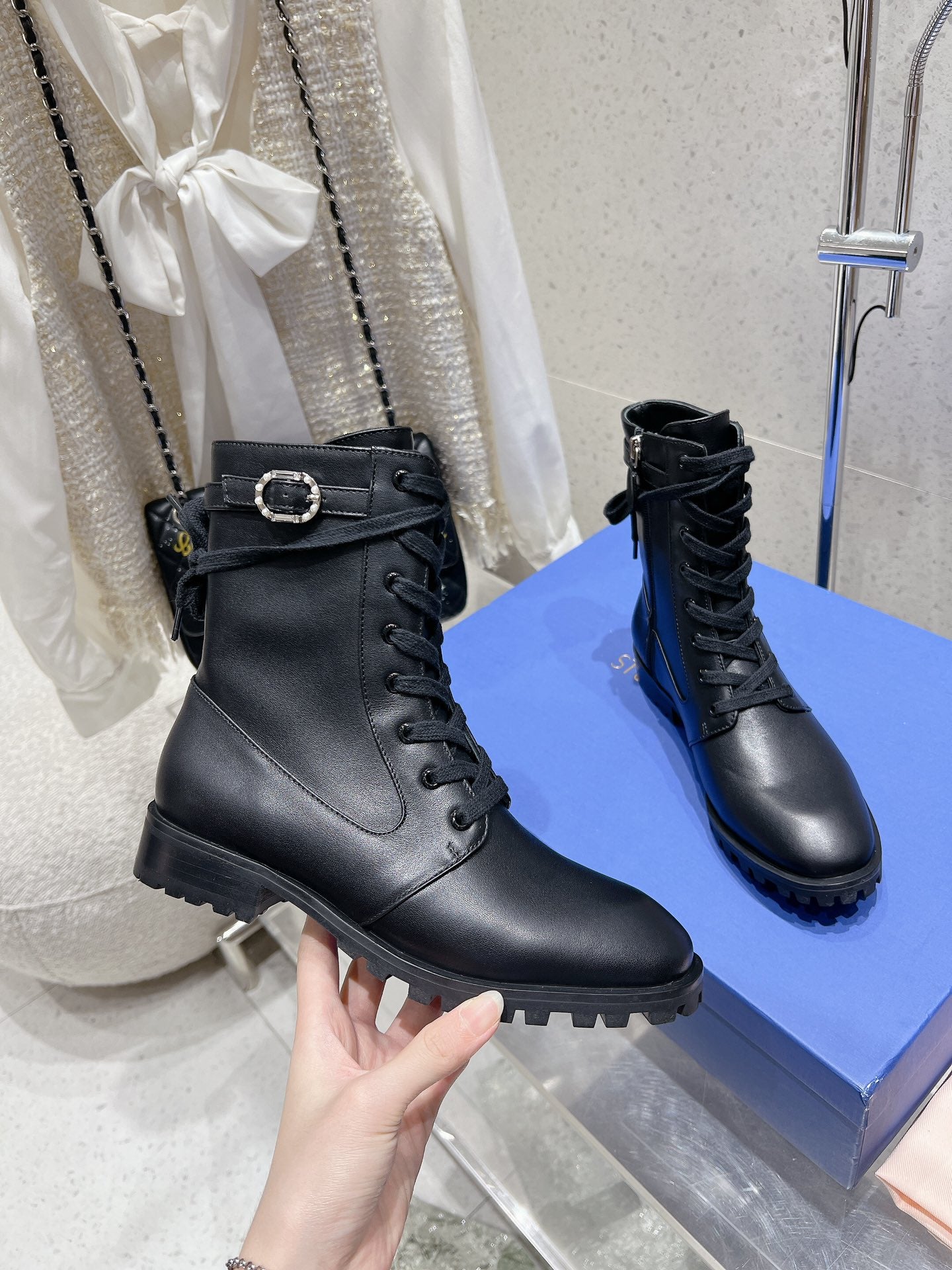 SW  Mckenzee Boot with Buckle Black Leather 554362