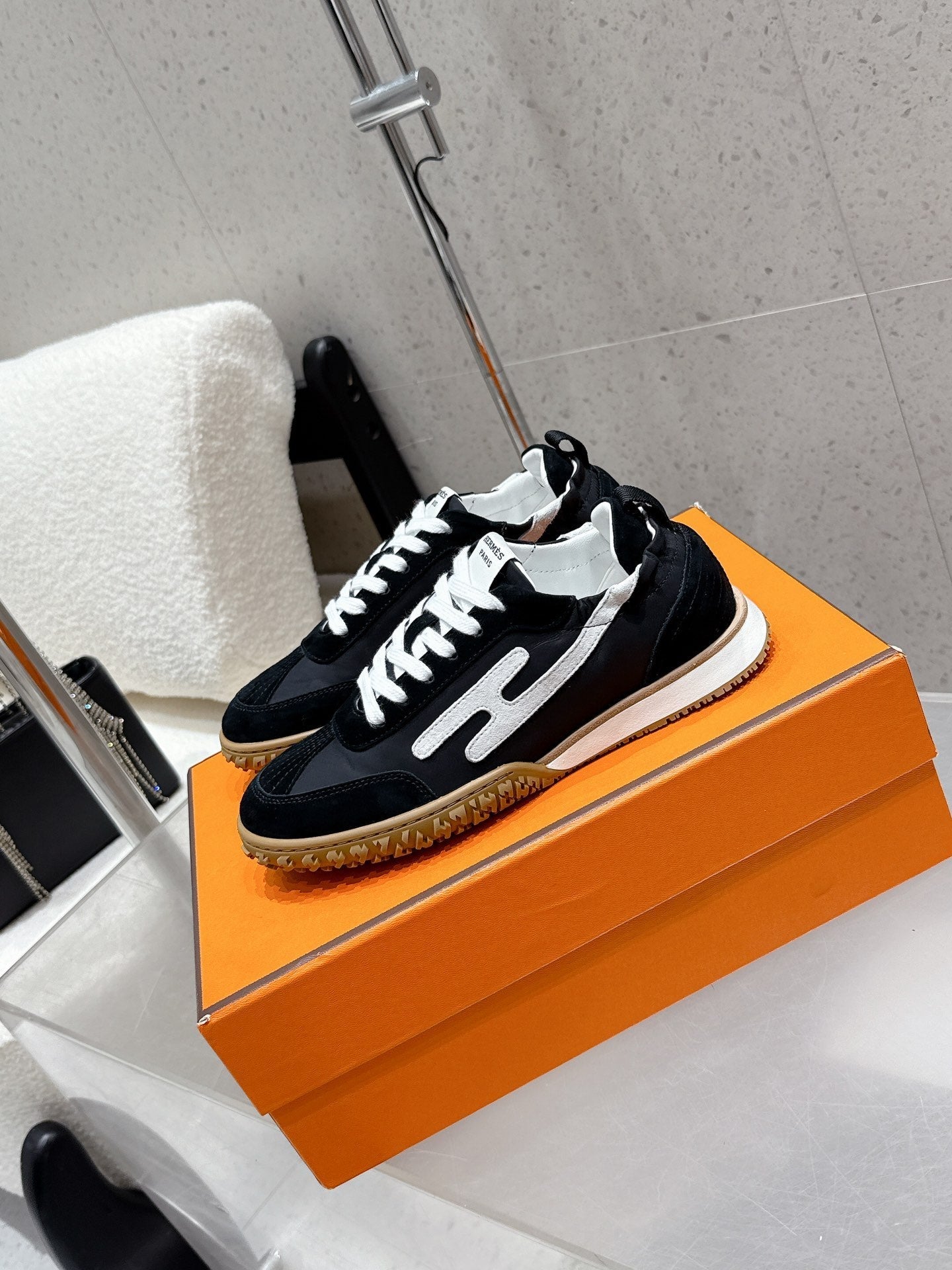 HM Jet Sneaker White Black Suede 554153