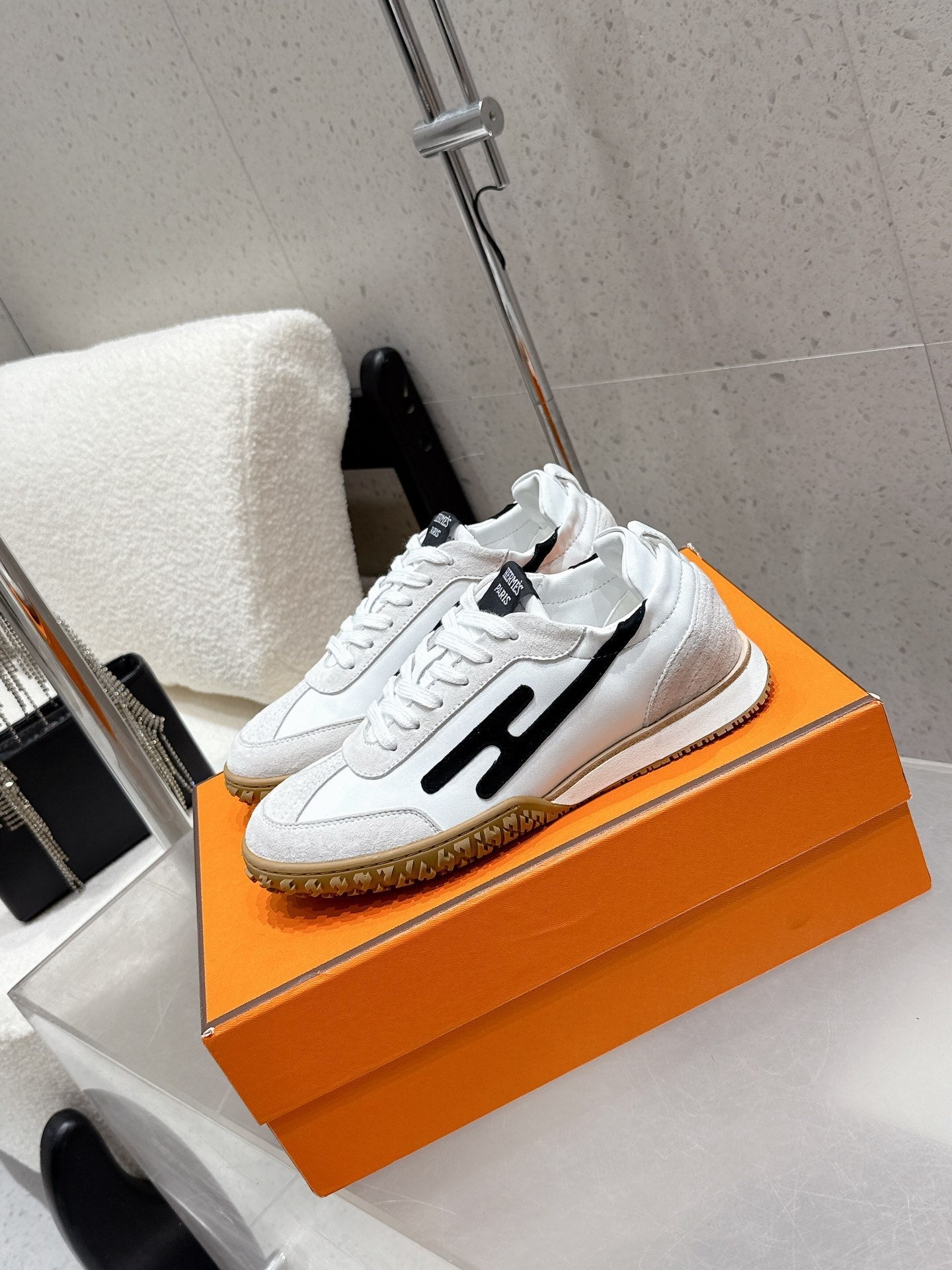 HM Jet Sneaker White Black Grey Suede 554154