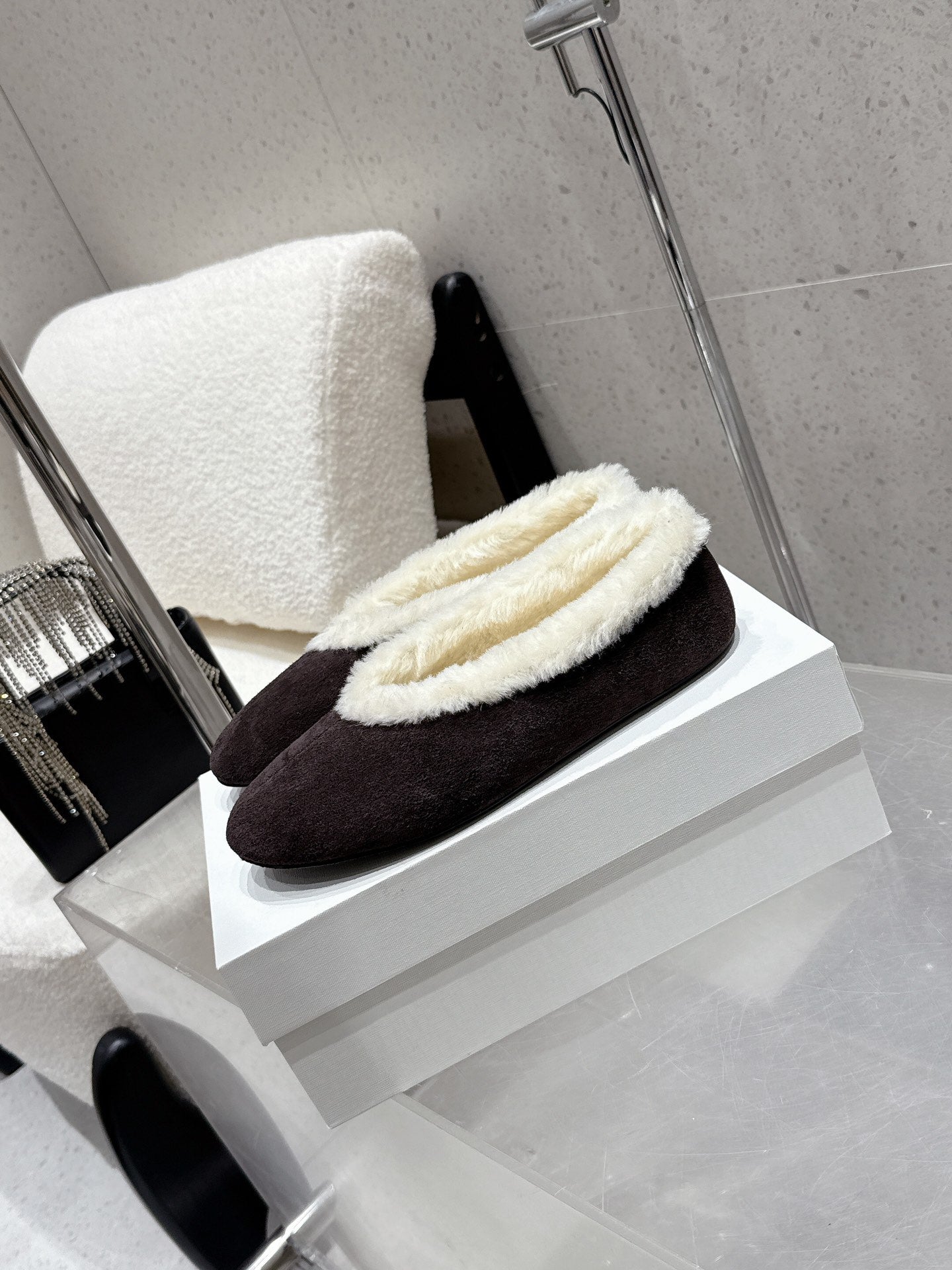 The Row 25ss Ballet Flat Dark Brown Nubuck Leather Fur 554386