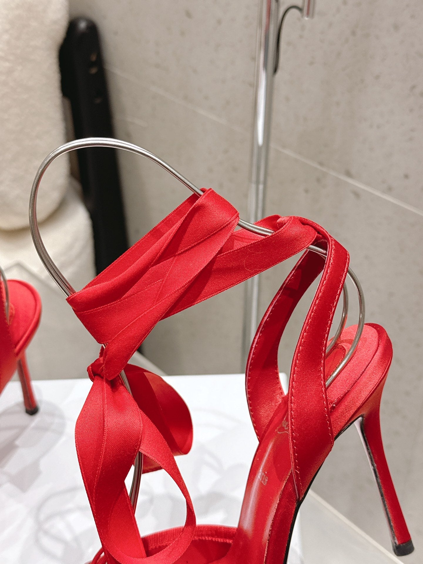 CL Cassia Lace Up Pumps  10.5 Red Satin 610816
