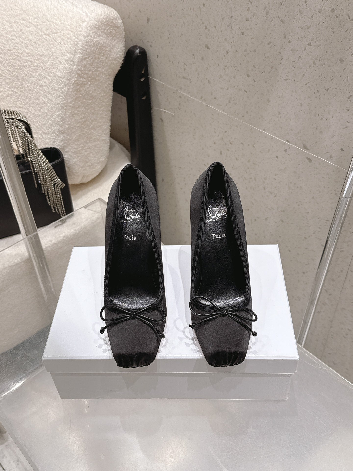 CL Cassia Nodo Pumps 10.5 Black Satin 610825