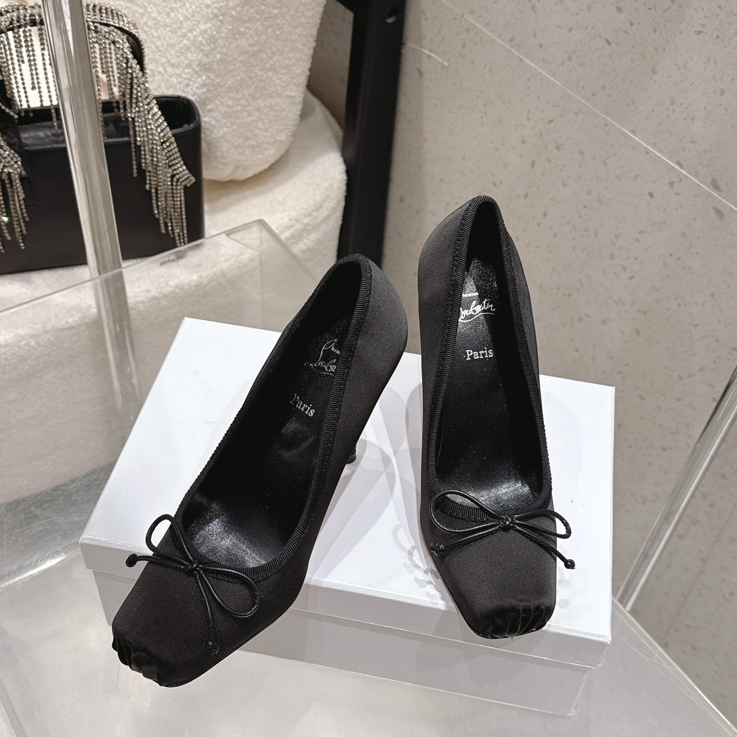 CL Cassia Nodo Pumps 10.5 Black Satin 610825
