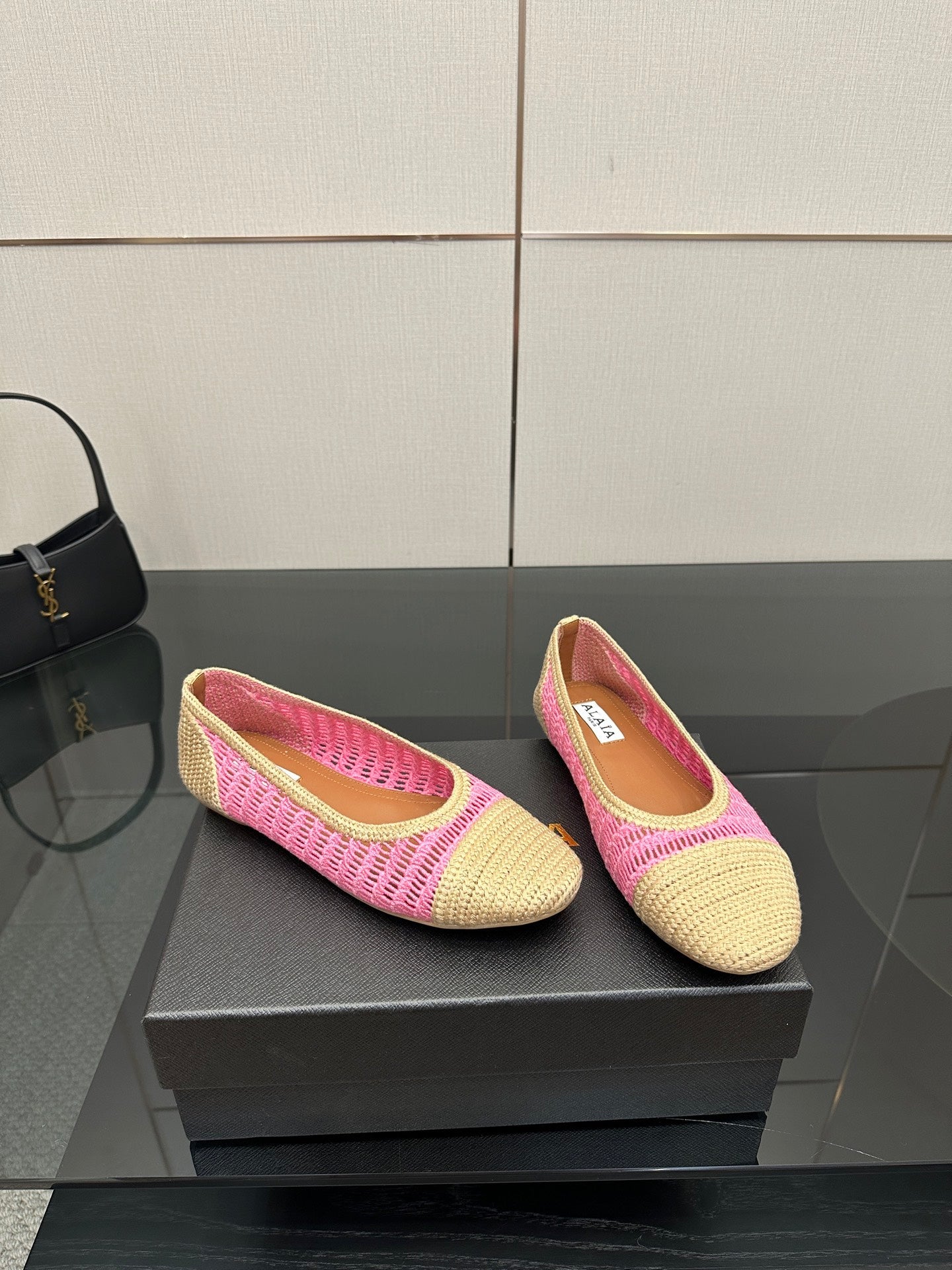 Alaia 2025 Ballet Flat Beige Pink Raffia 433751