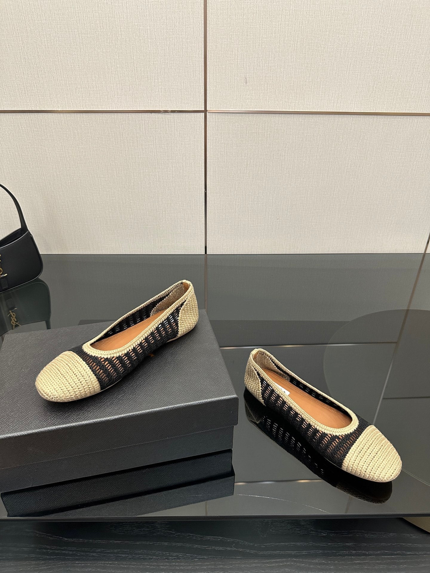 Alaia 2025 Ballet Flat Beige Black Raffia 433754