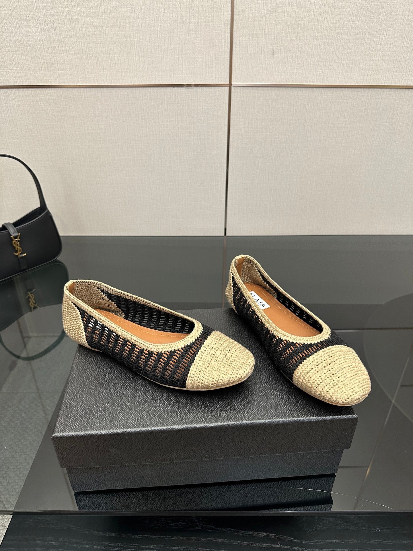 Alaia 2025 Ballet Flat Beige Black Raffia 433754