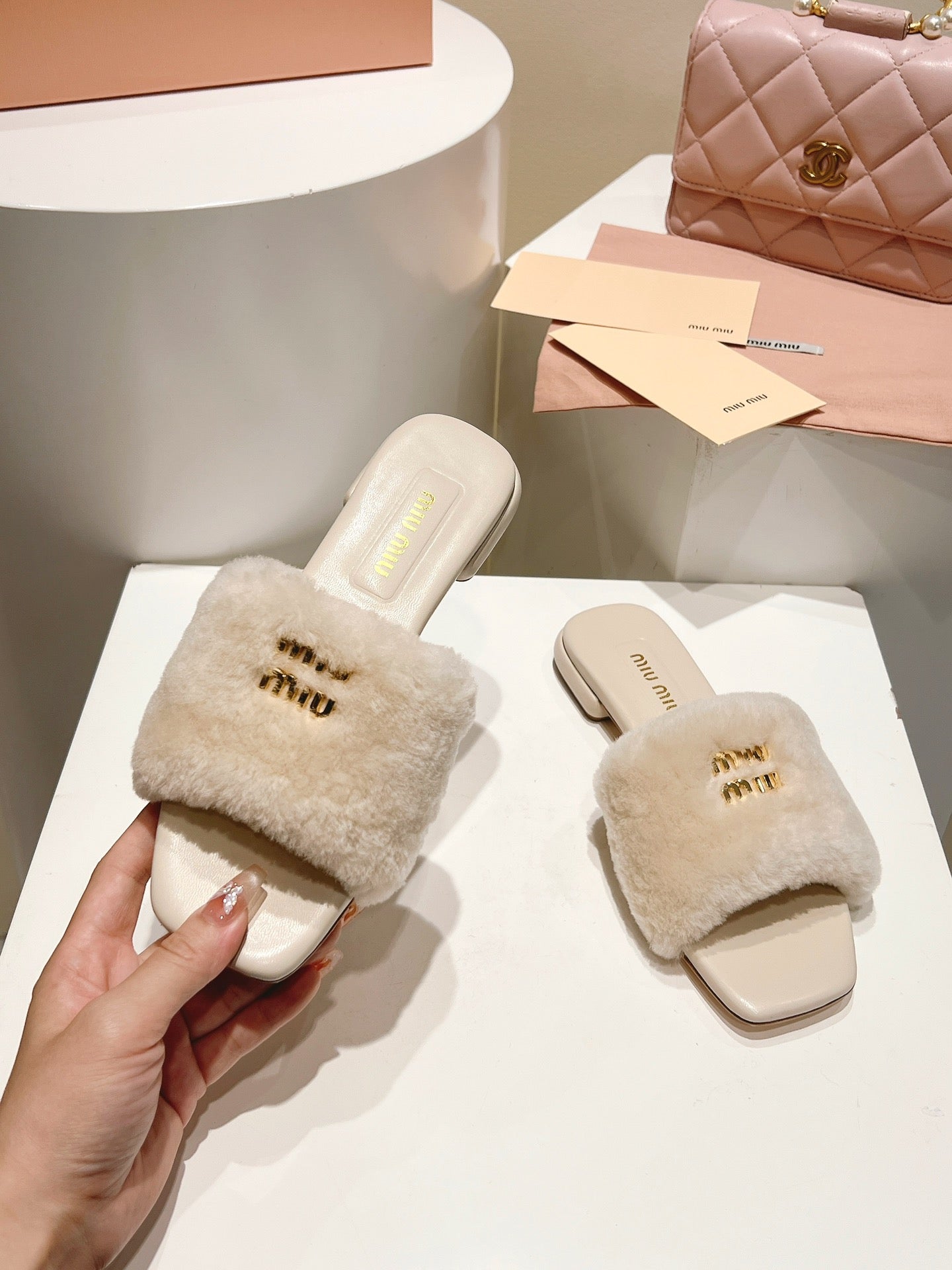 Miu Slides Light Beige Leather Fur 739562