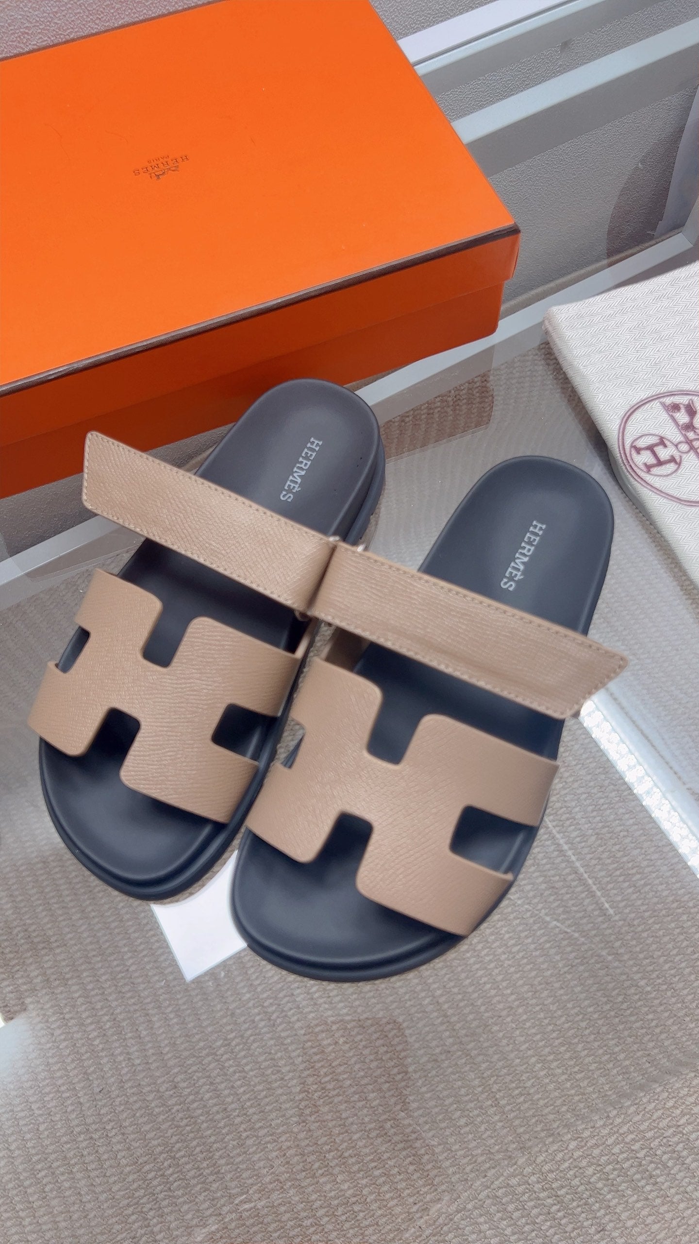 HM Chypre Sandal Taupe Espom Leather 827509