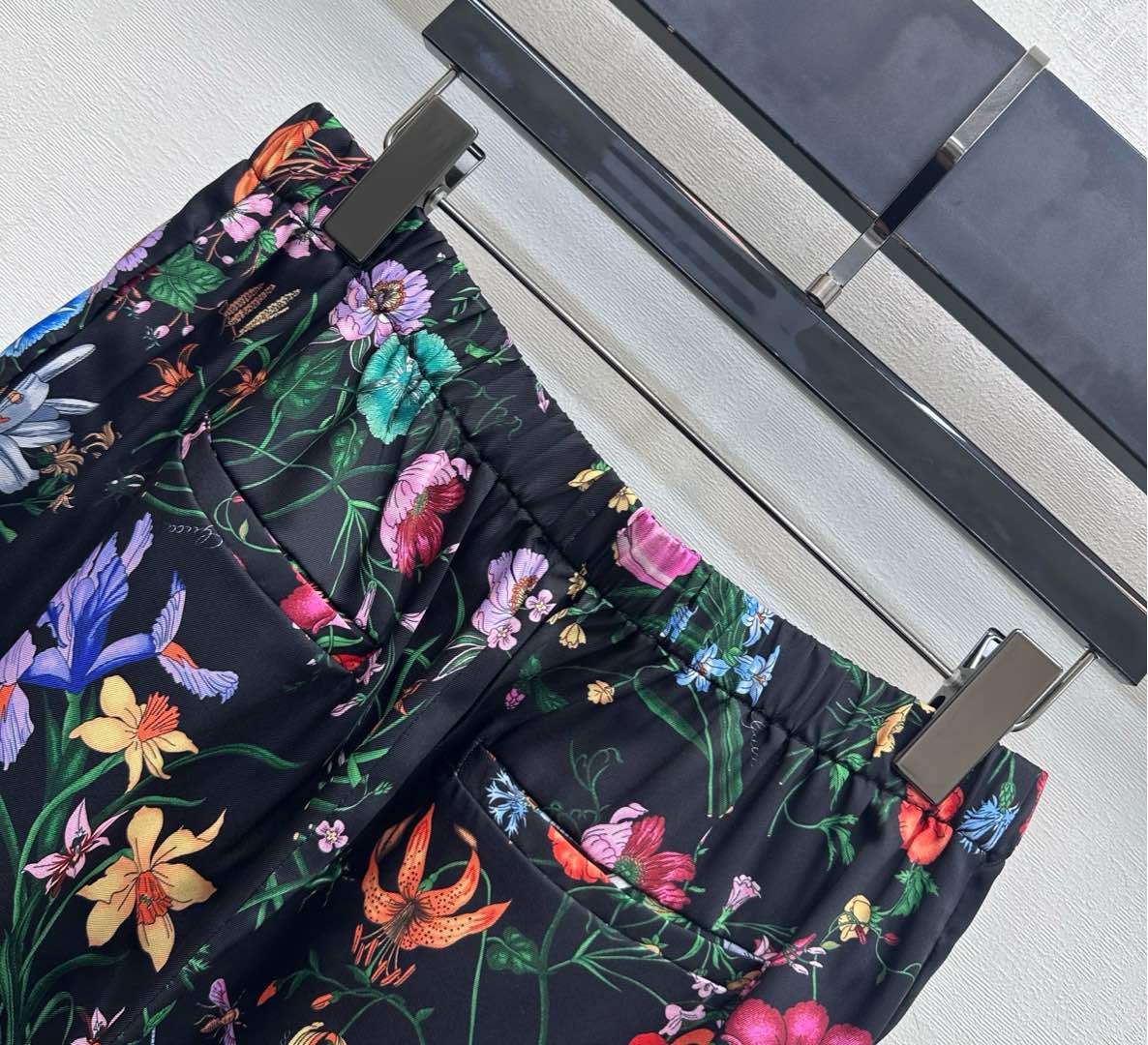 GG SS26 Printed Straight Leg Trousers Black Multicolor Silk 351694