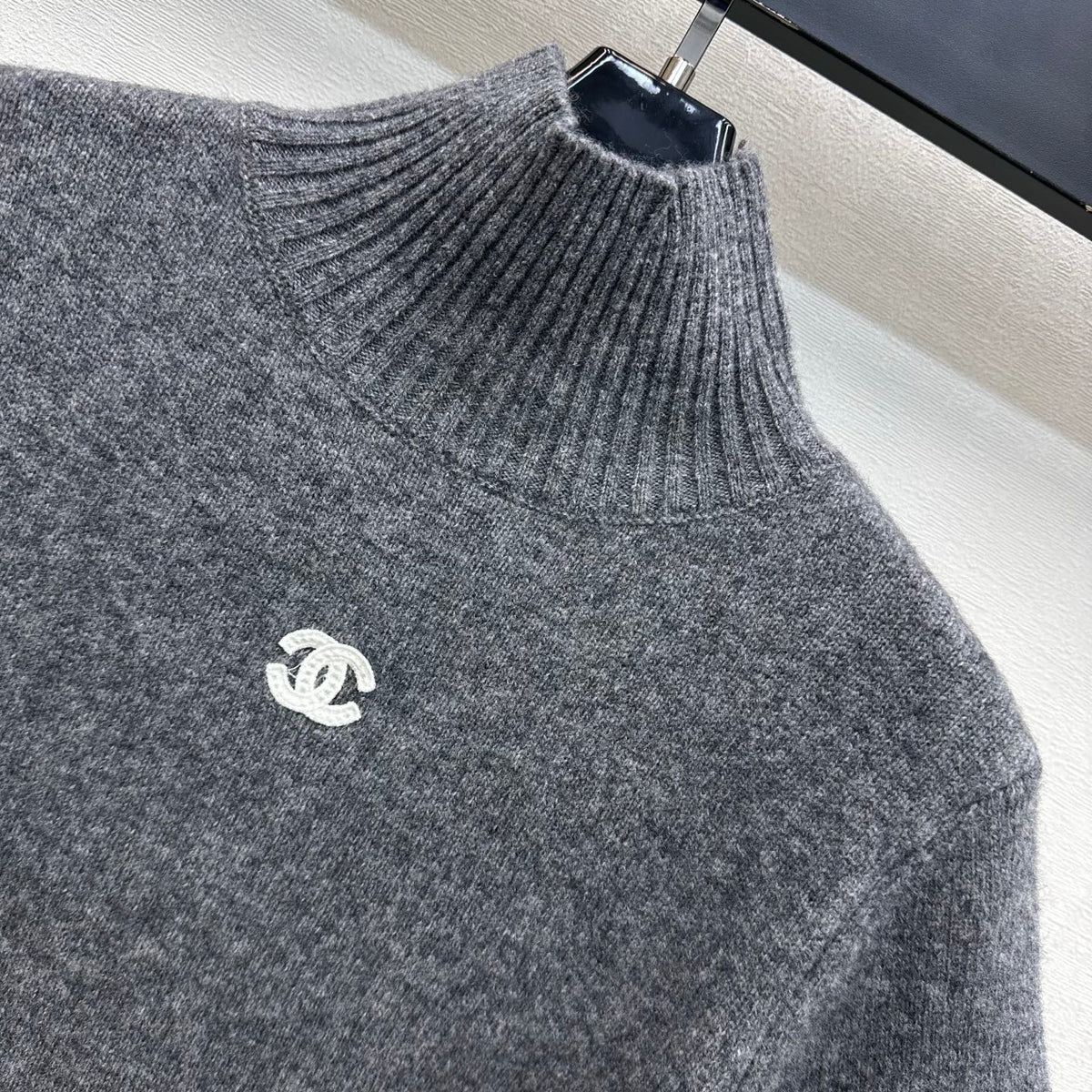 CC 26s Mock Neck Short Sleeve Knit Top Grey Wool Blend 434116