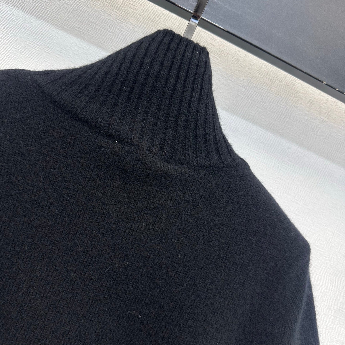 CC 26s Mock Neck Short Sleeve Knit Top Black Wool Blend 434113