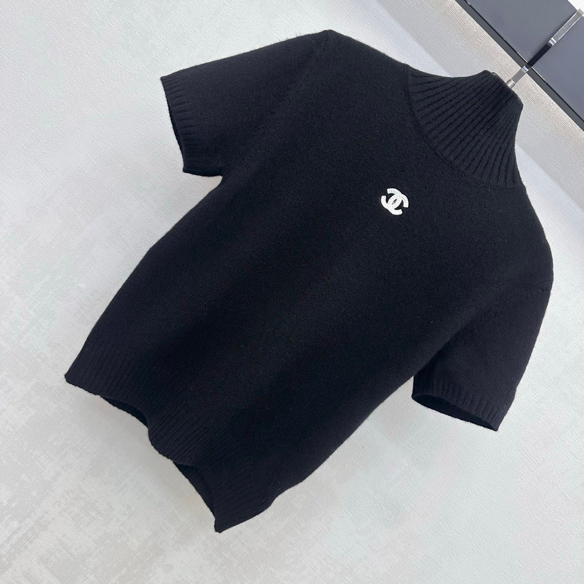 CC 26s Mock Neck Short Sleeve Knit Top Black Wool Blend 434113