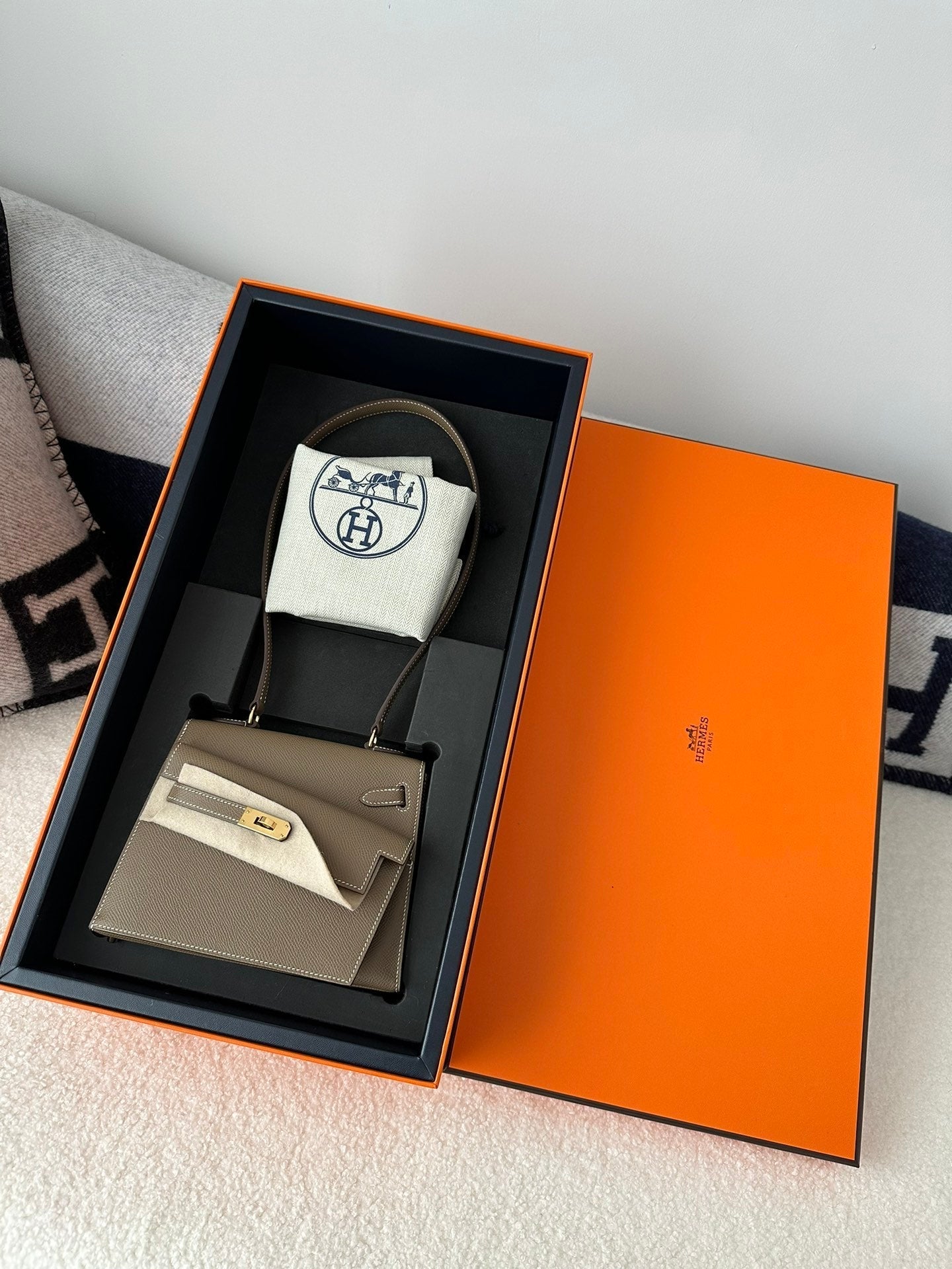 HM Kelly Desordre 20cm Etoupe Grey Epsom Gold Hardware