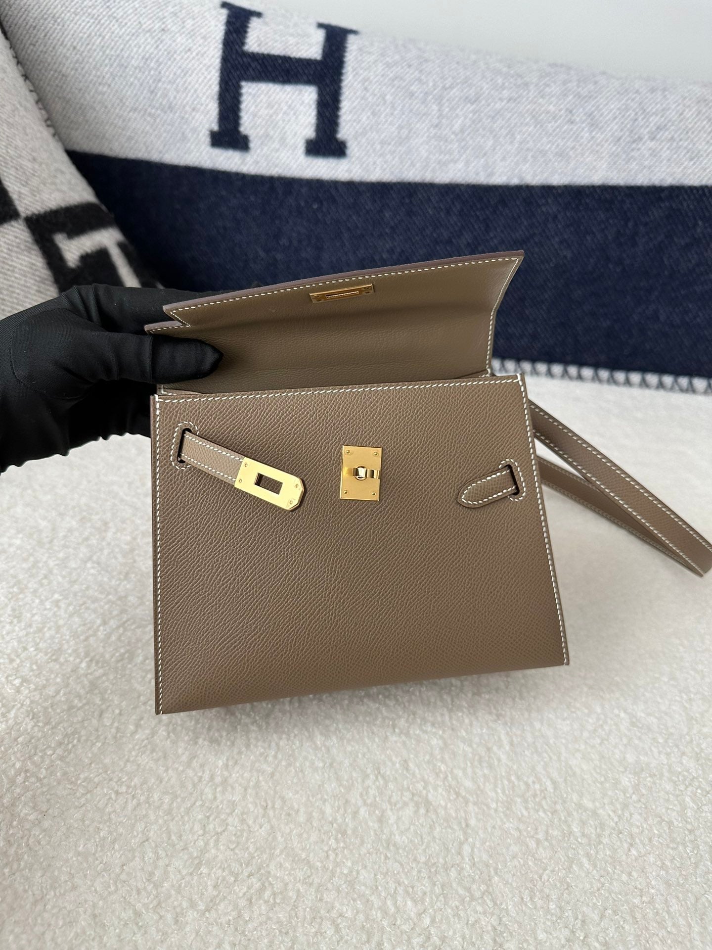 HM Kelly Desordre 20cm Etoupe Grey Epsom Gold Hardware