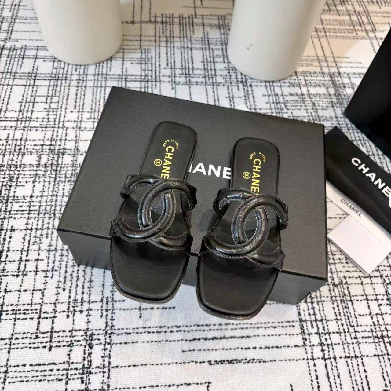 CC 26s Open-toe Sandal Black Glossy Sheepskin 681940