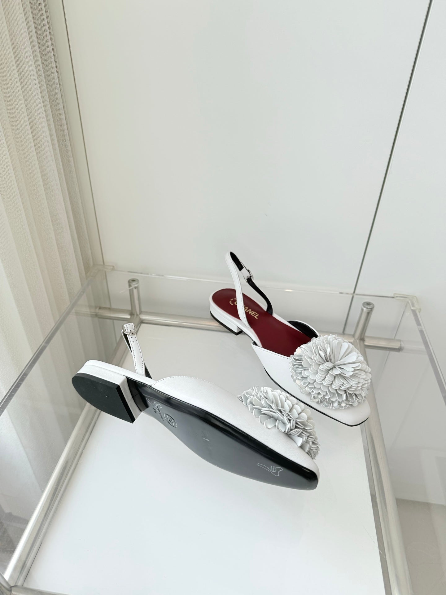 CC 26s Slingback 1.5cm Camellia Flower White Sheepskin 597408