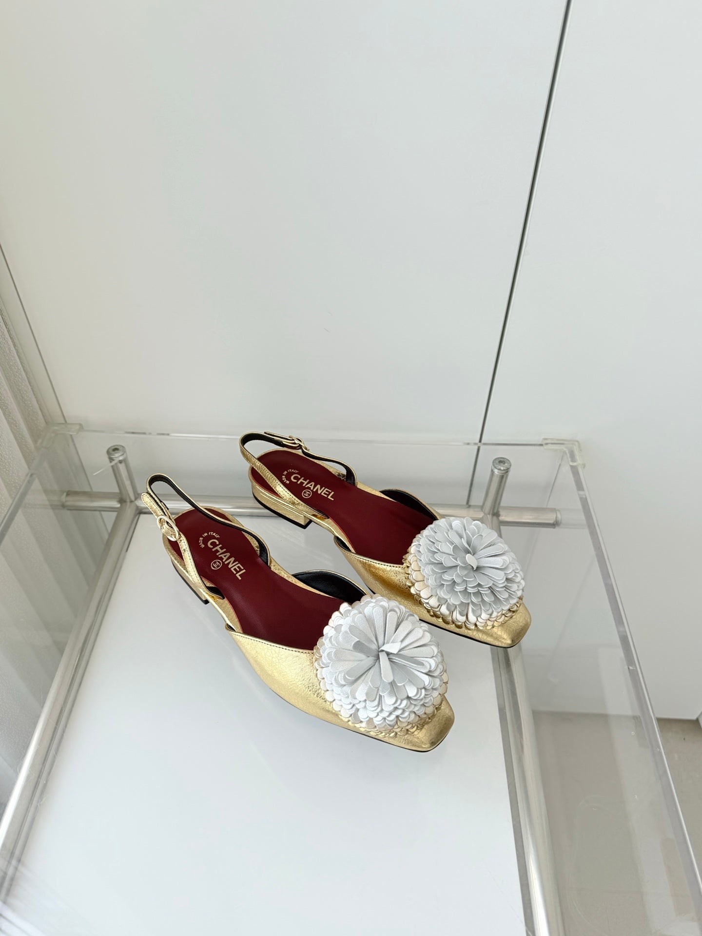 CC 26s Slingback 1.5cm Camellia Flower Gold Sheepskin 597409