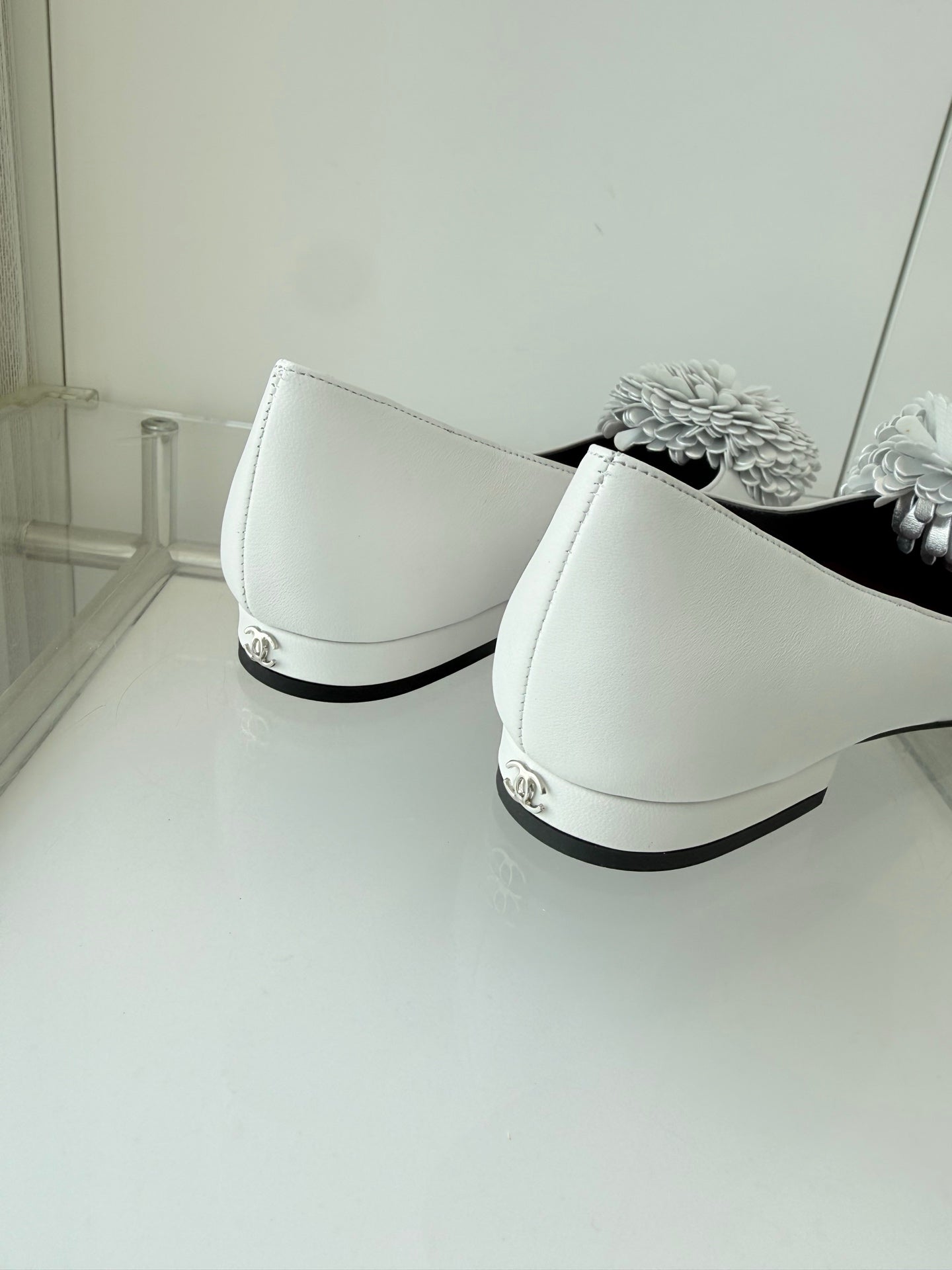 CC 26s Ballet Flat 1.5cm Camellia Flower White Sheepskin 597412