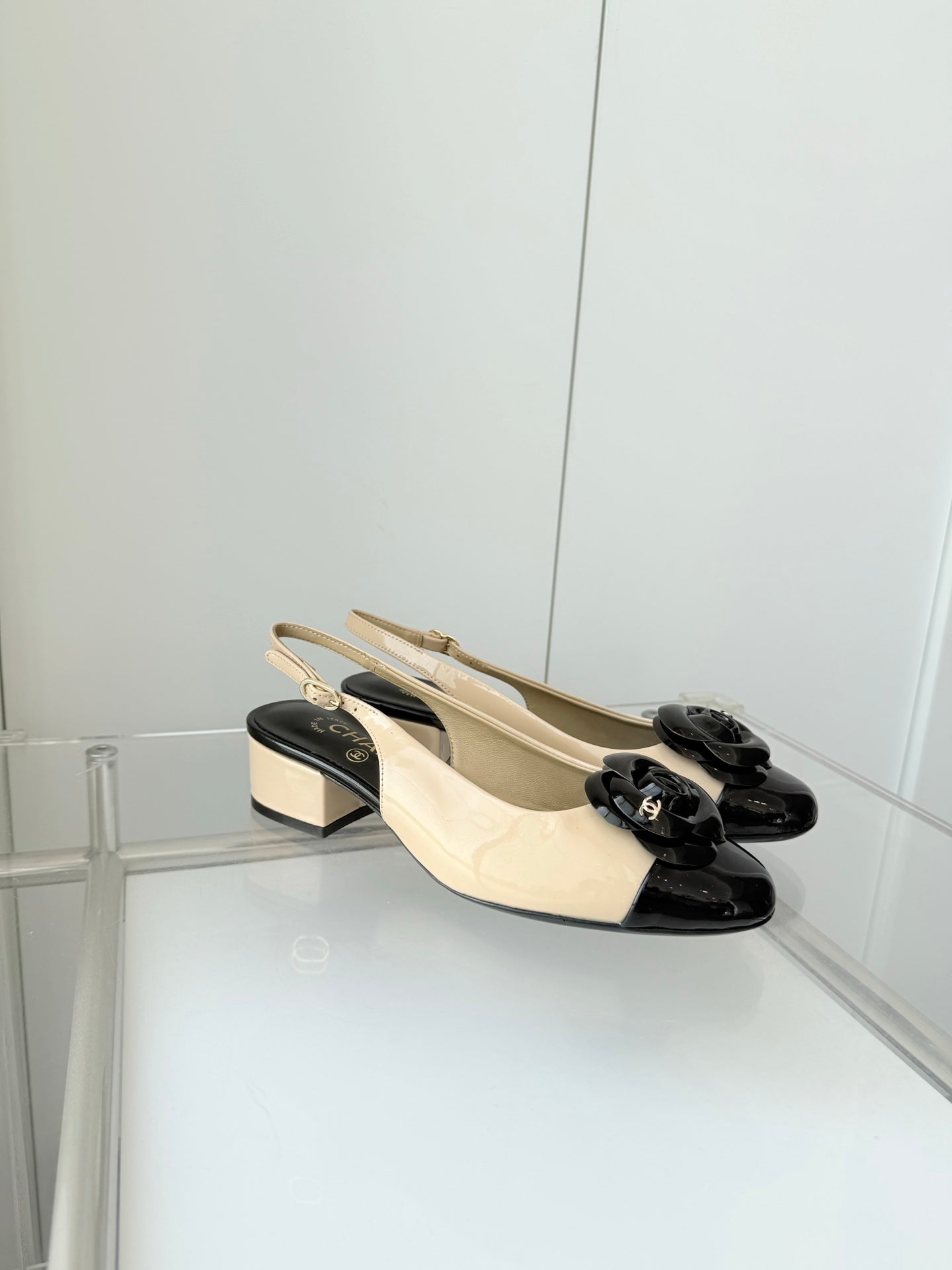 CC 26s Slingback Floral 3.5cm Black Beige Patent Leather 597417