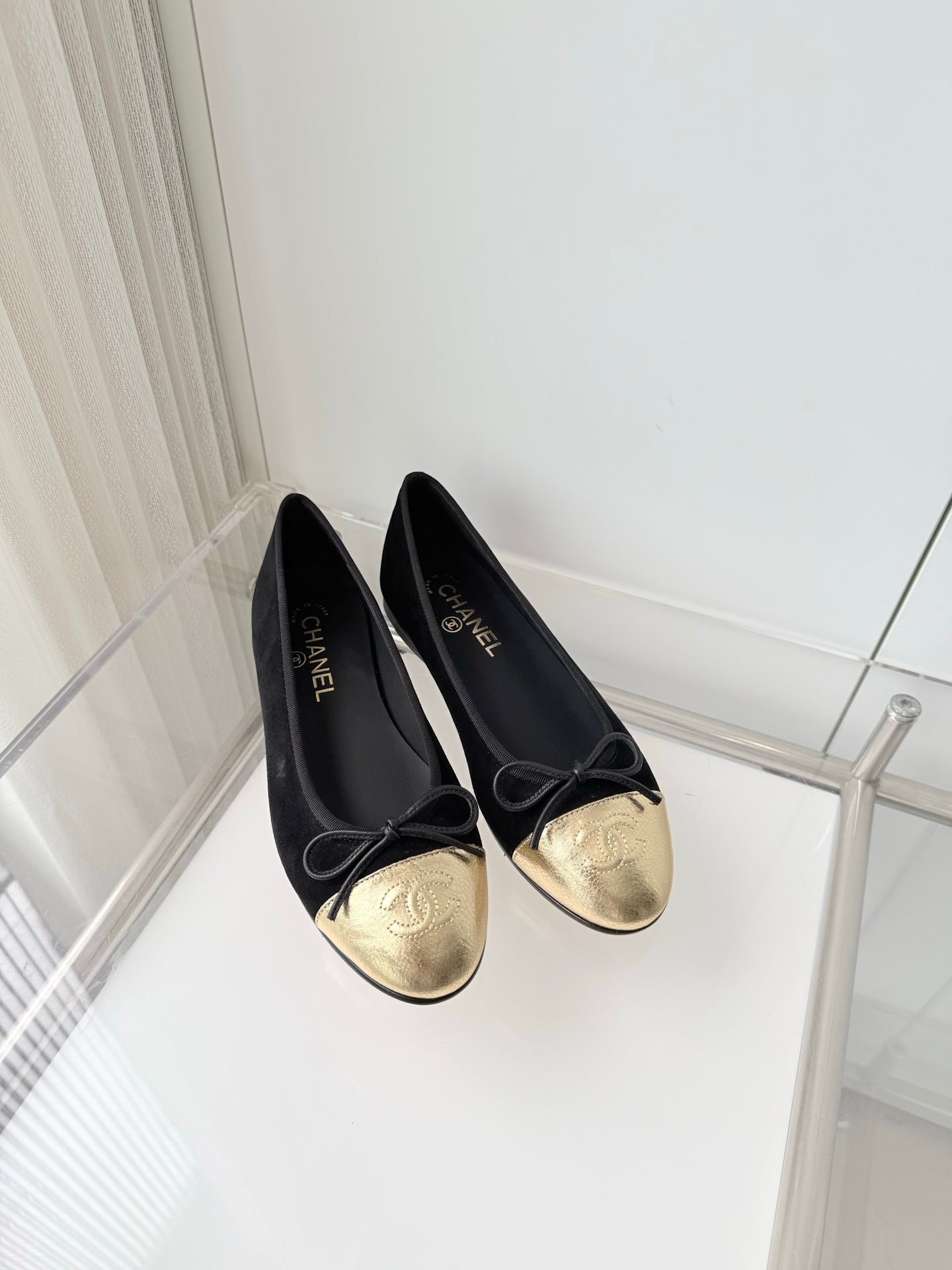 Chanel 2026 Ballet Flat Black Gold Velvet Lambskin 697401