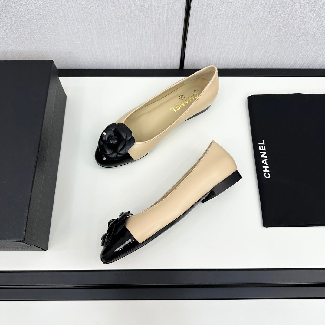 ballet flat flower beige calfskin black patent calfskin