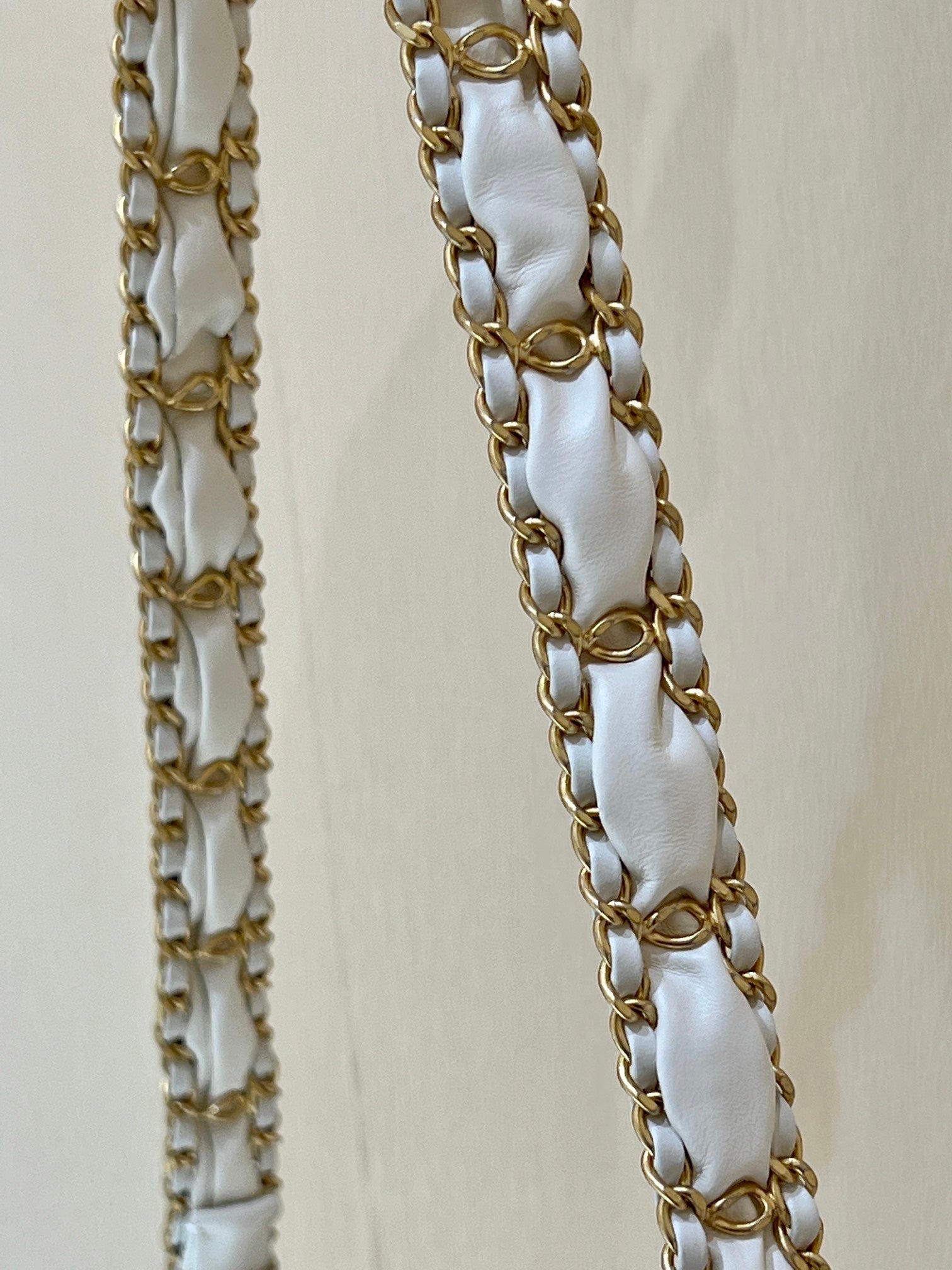 19 FLAP BAG 20 WHITE BODIN CALFSKIN GOLD HARDWARE