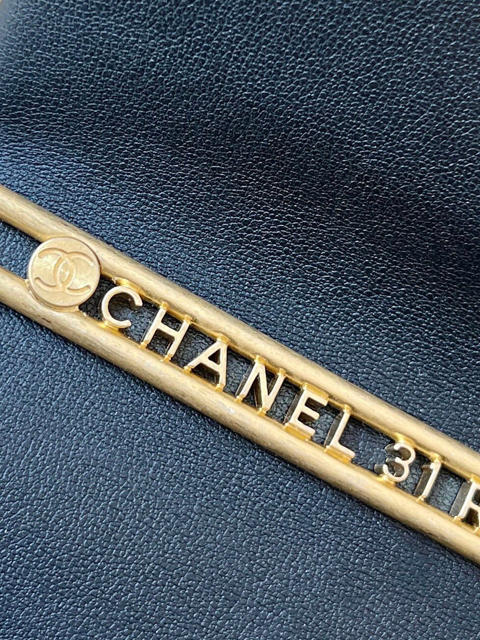 24s 31 ruecambon 15cm black patent calfskin