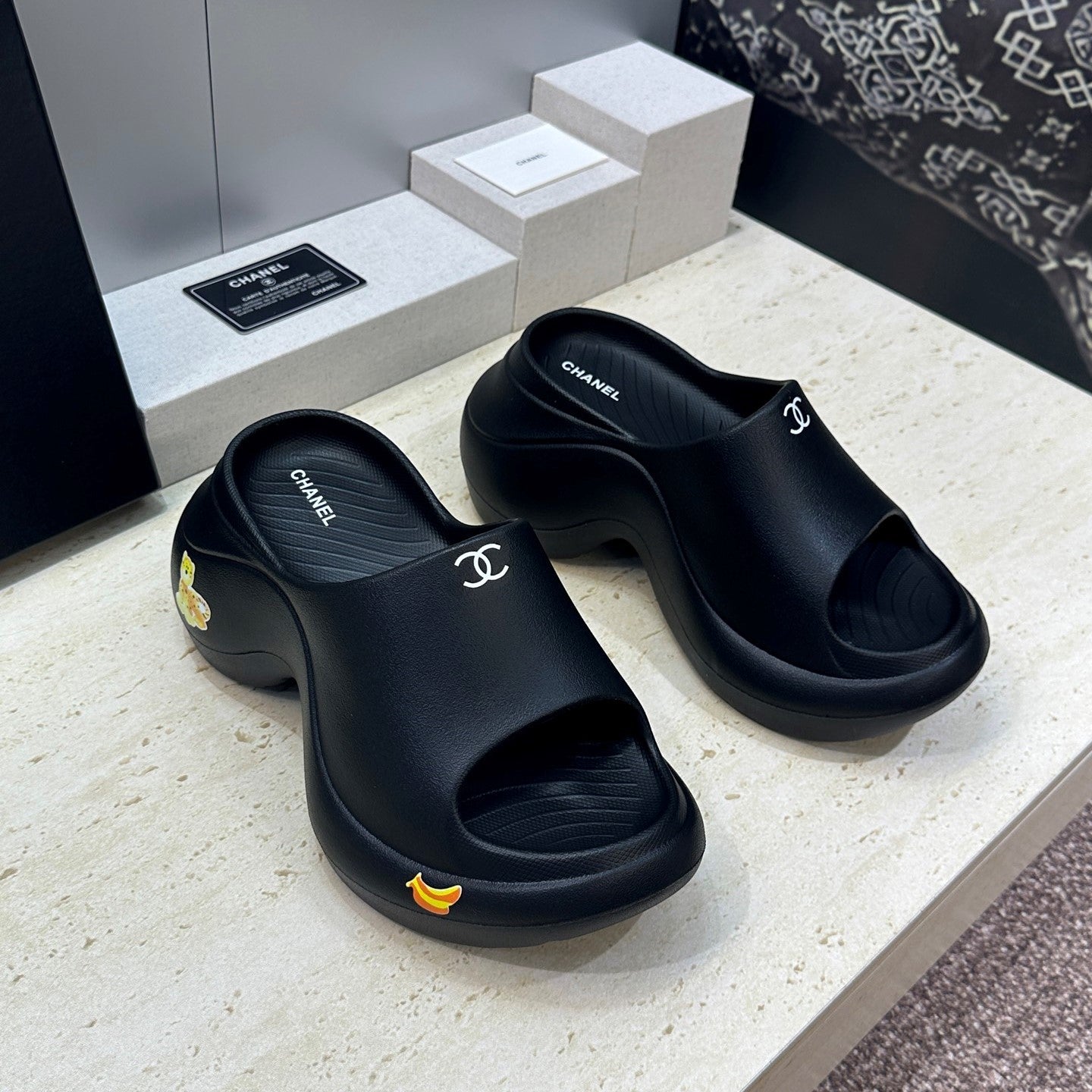 CC Platform Round Toe Open Toe Sandals Black Rubber 830394