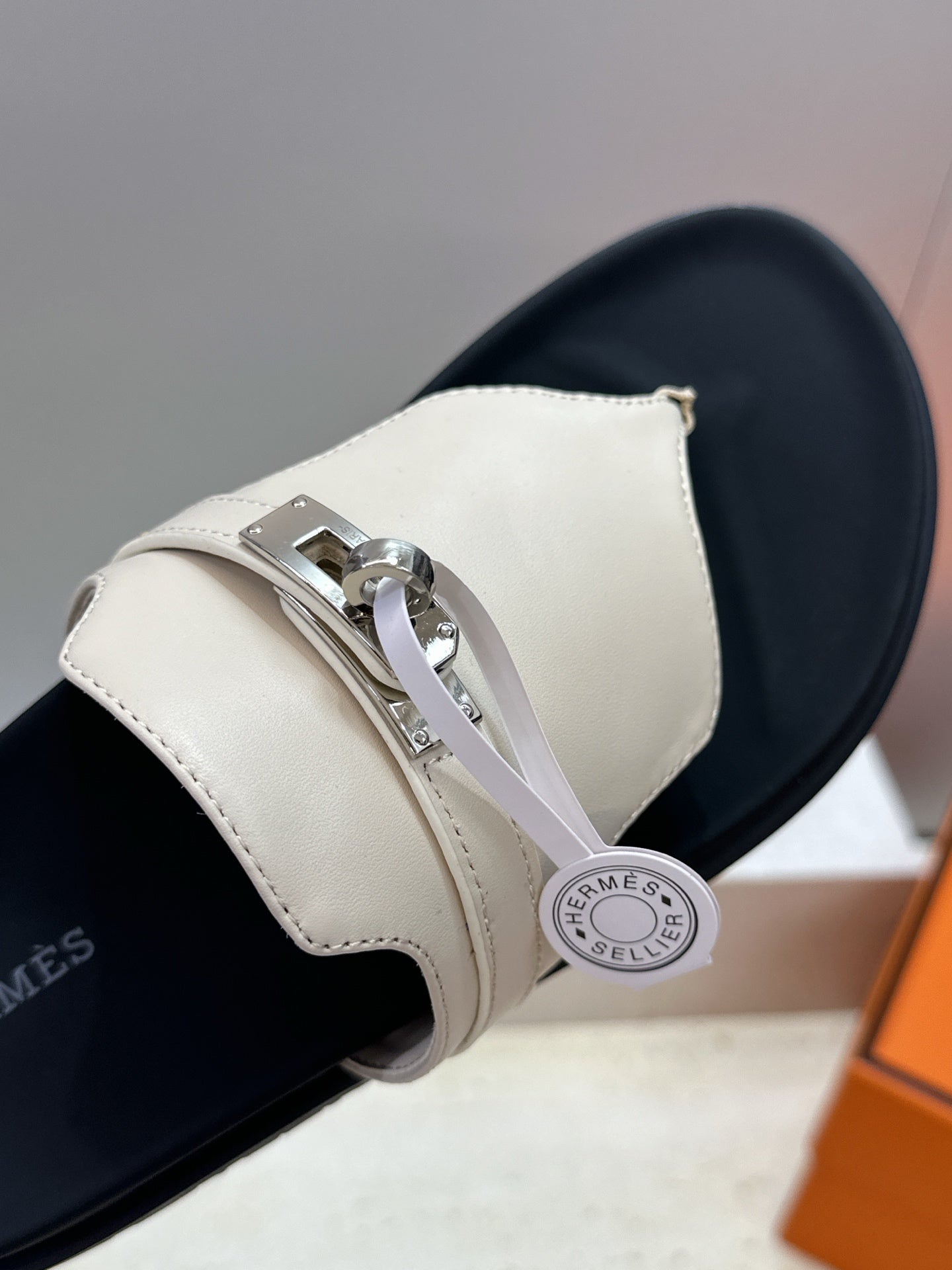 HM 26s Empire Sandal In Ivory White Calfskin Silver Hardware
