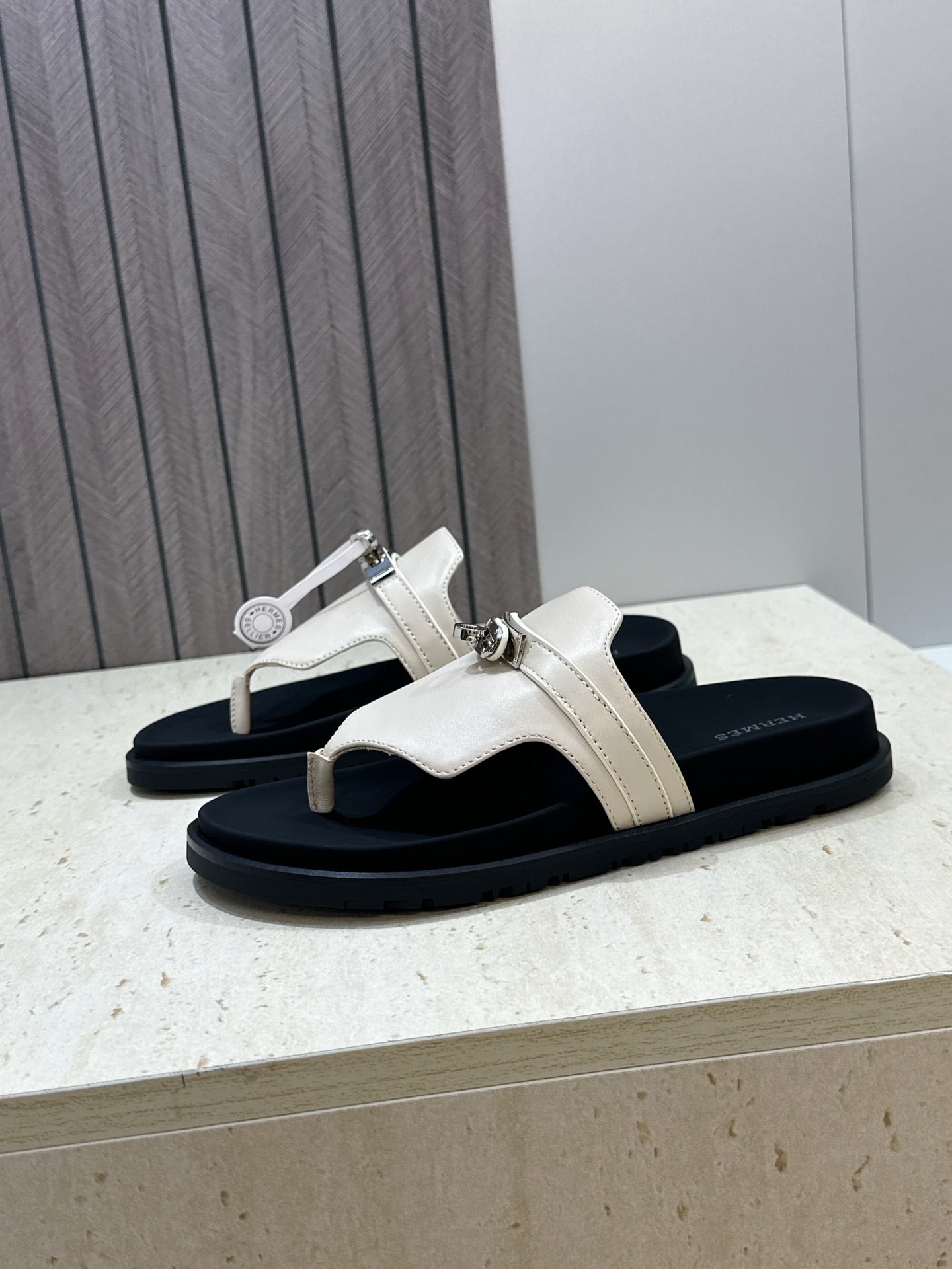 HM 26s Empire Sandal In Ivory White Calfskin Silver Hardware