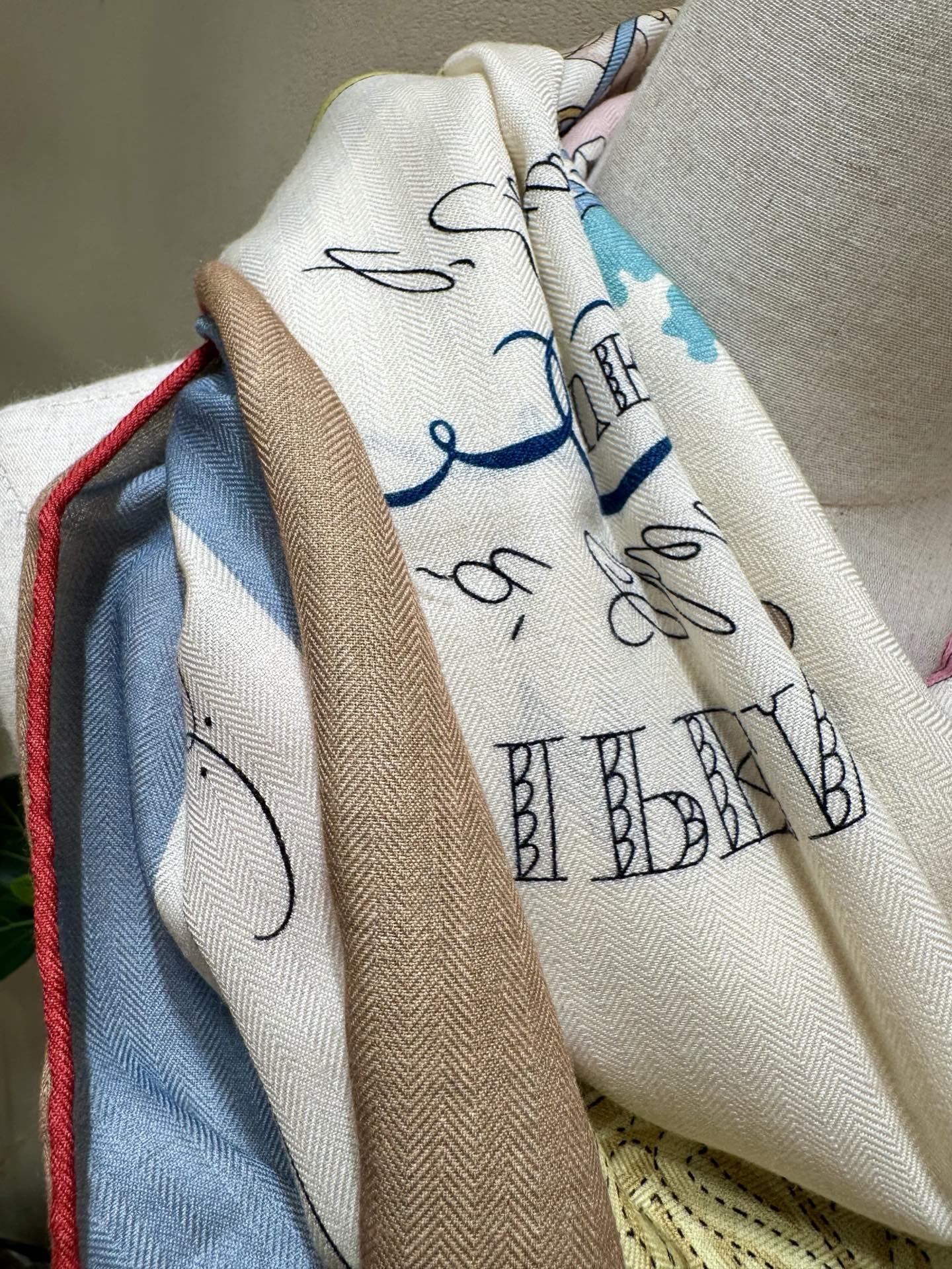 HM 26s Scarf 140 In Cashmere And Silk 216077