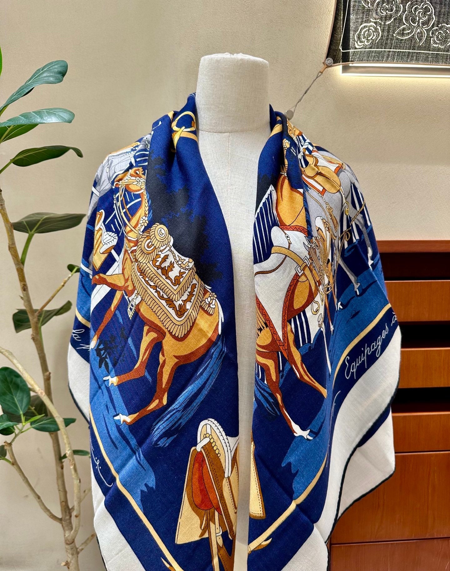 HM 26s Scarf 140 In Cashmere And Silk 216079
