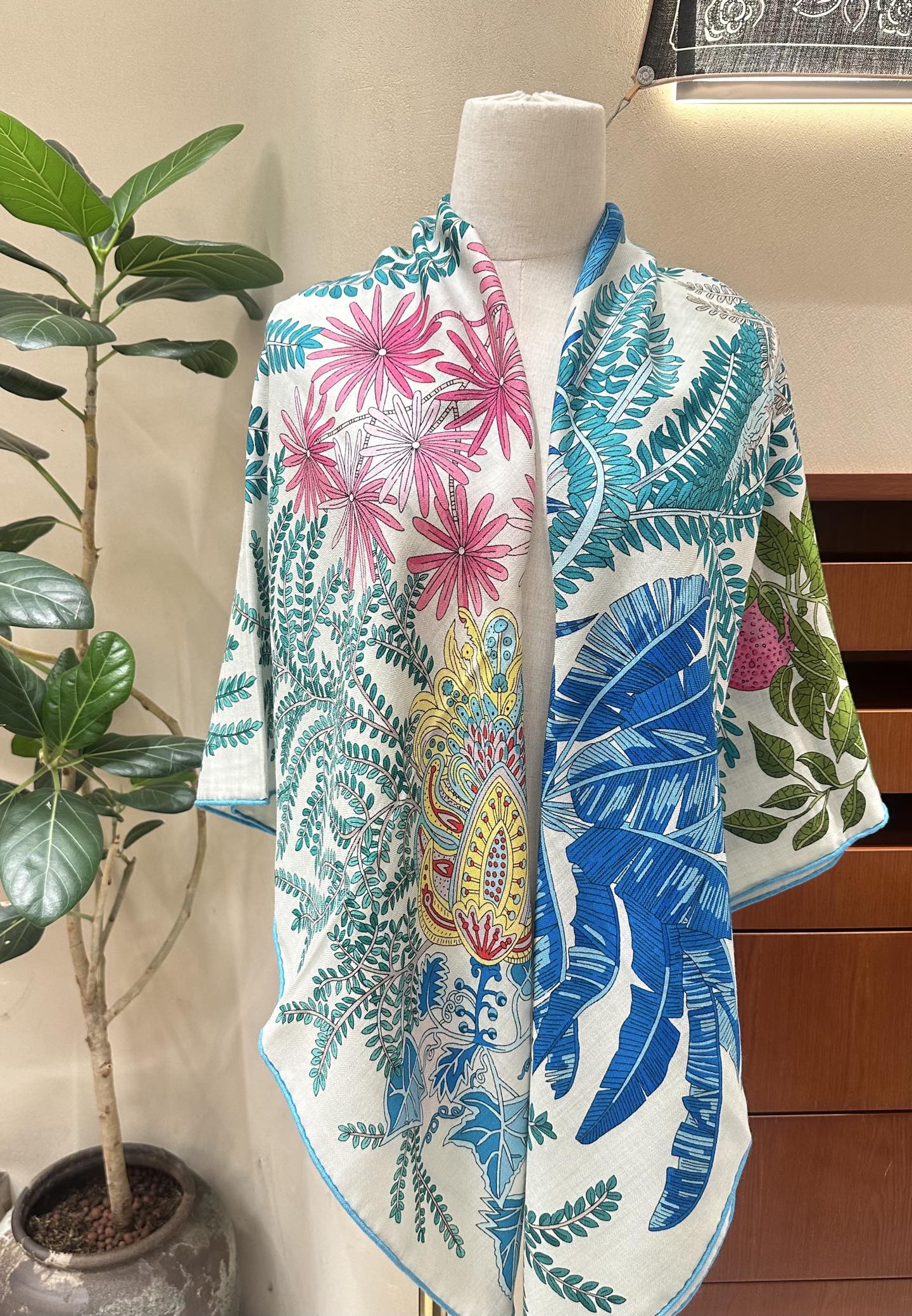 HM 26s Scarf 140 In Cashmere And Silk 216070