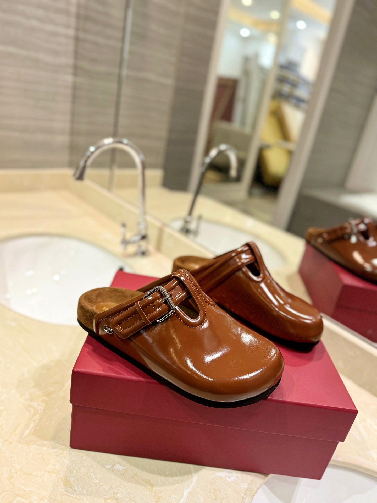 Valentino Fussfriend Bronze Brown Patent Calfskin Leather Sabot