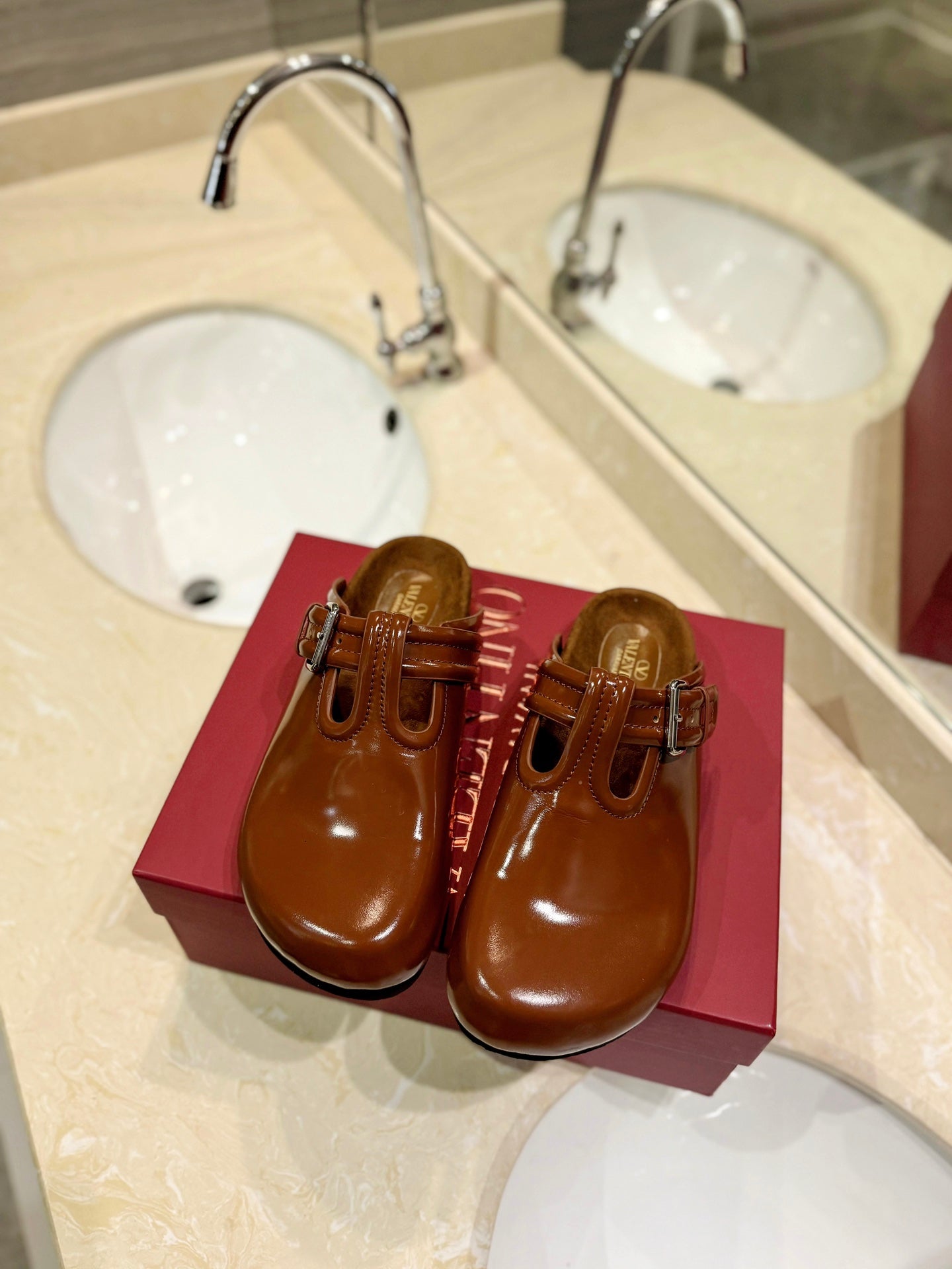 Valentino Fussfriend Bronze Brown Patent Calfskin Leather Sabot